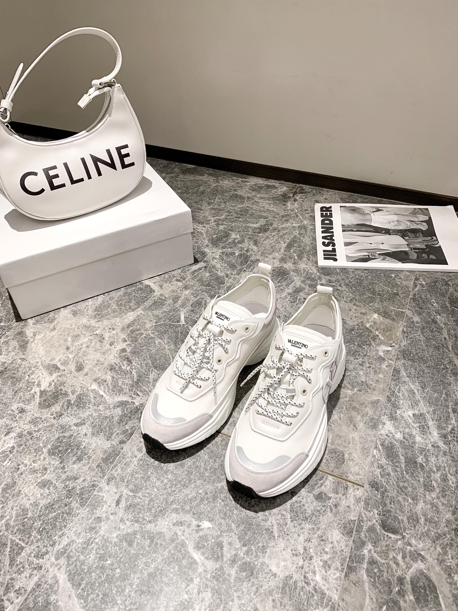 【Valentino】𝟐𝟎𝟐𝟏/𝐒𝐒 𝐧𝐞𝐰 Valentino 2022 ss spring-summer collection of new old man shoes