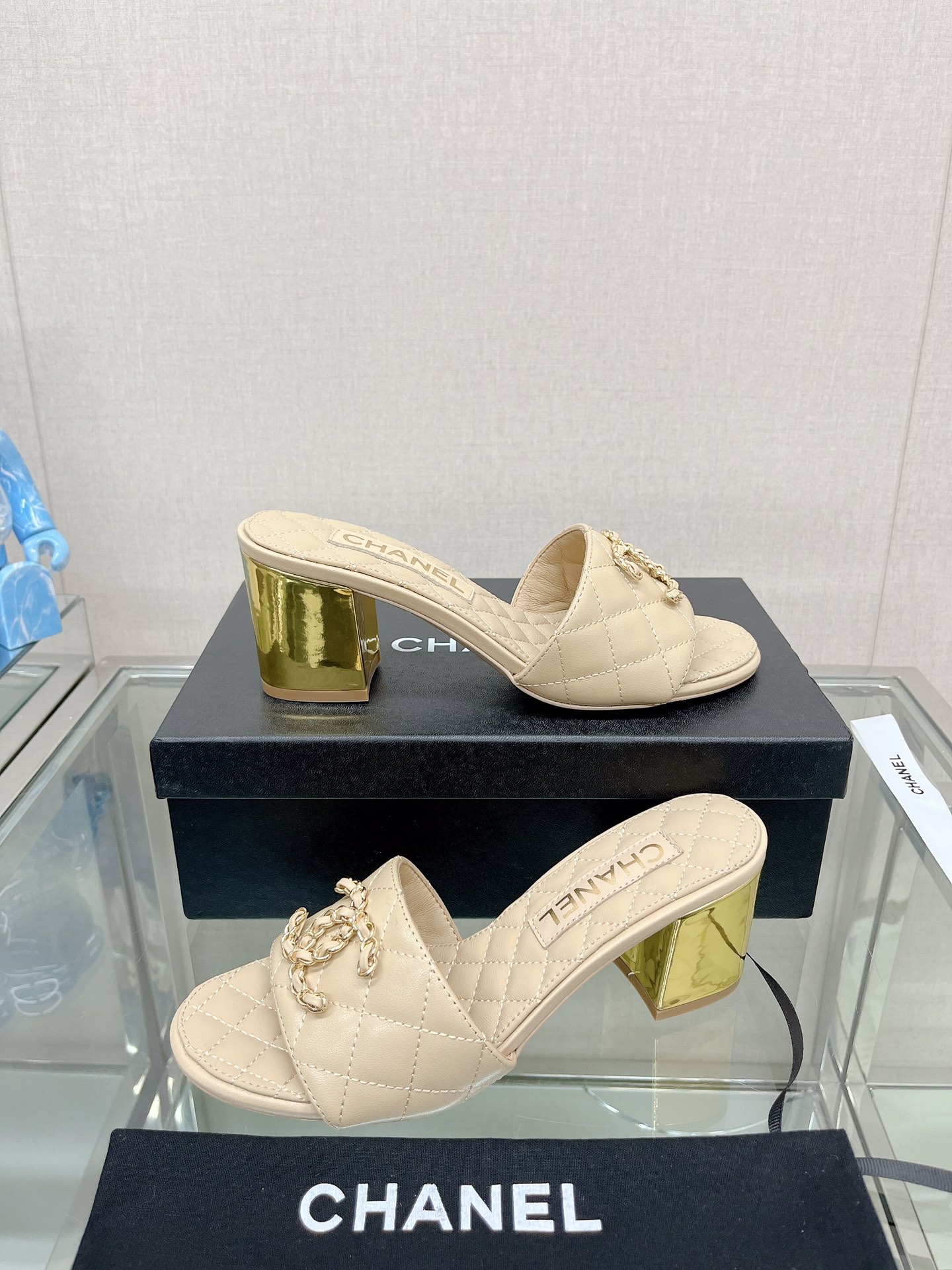 CHANEL 23Ss new diamond check chain double C buckle metal heel slippers sheepskin lining