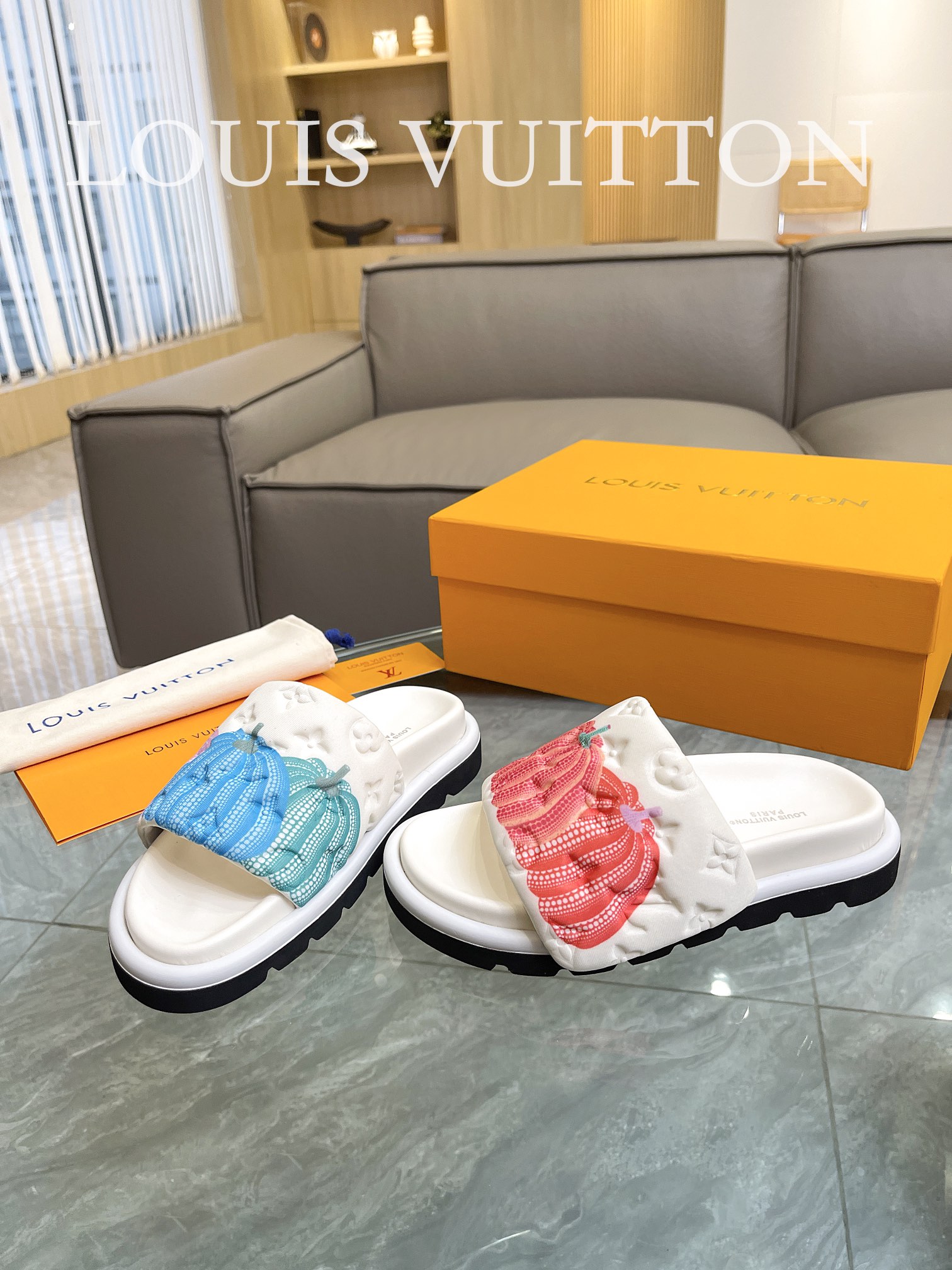 Louis Vuitton 2023 couple models embossed print