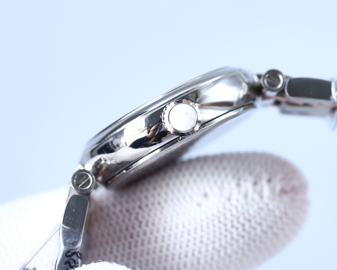 Tissot's latest Carrie series T126.010 Swiss quartz women's watch