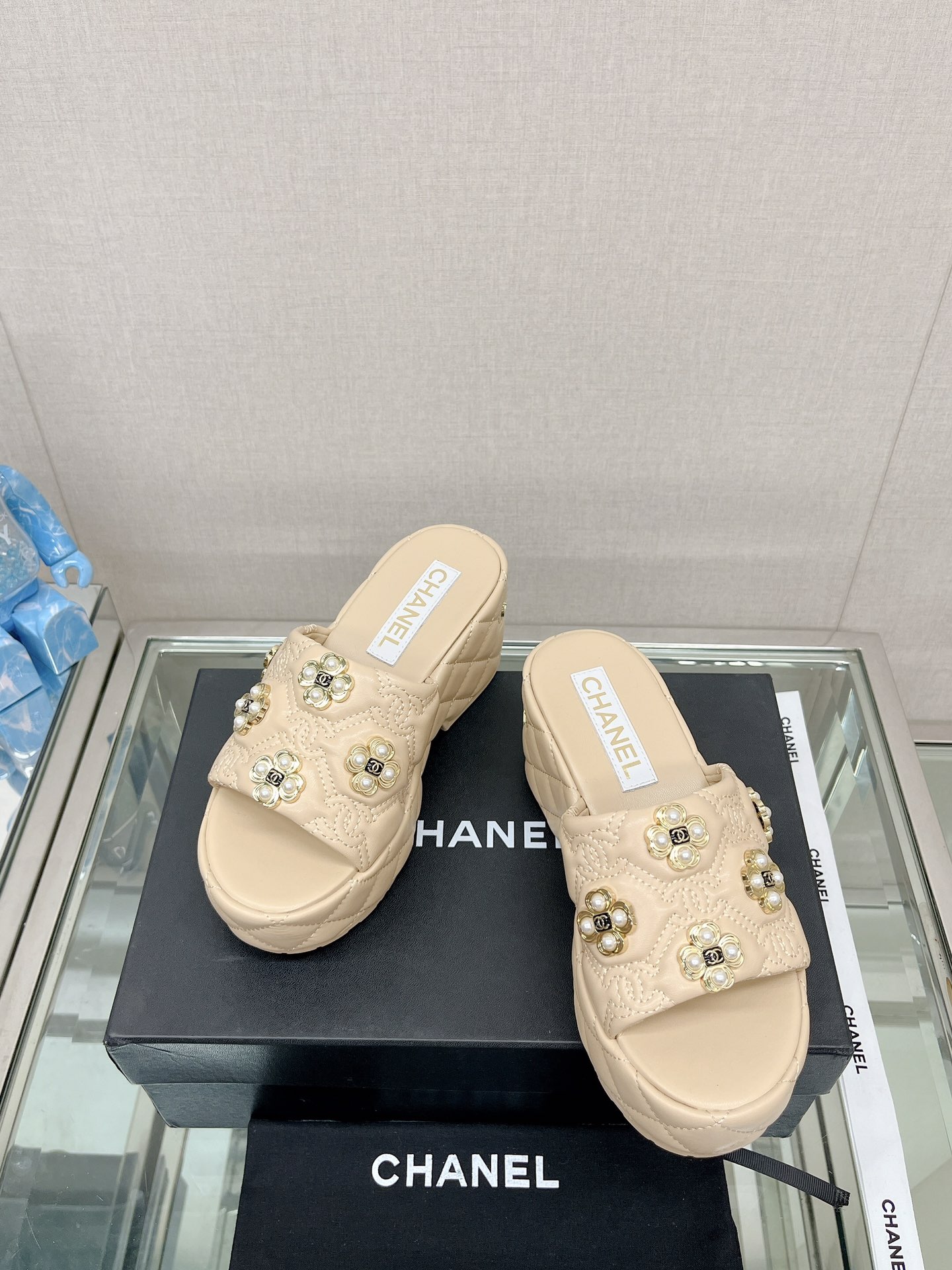 CHANEL water table thick bottom pearl flower slippers original rubber sole