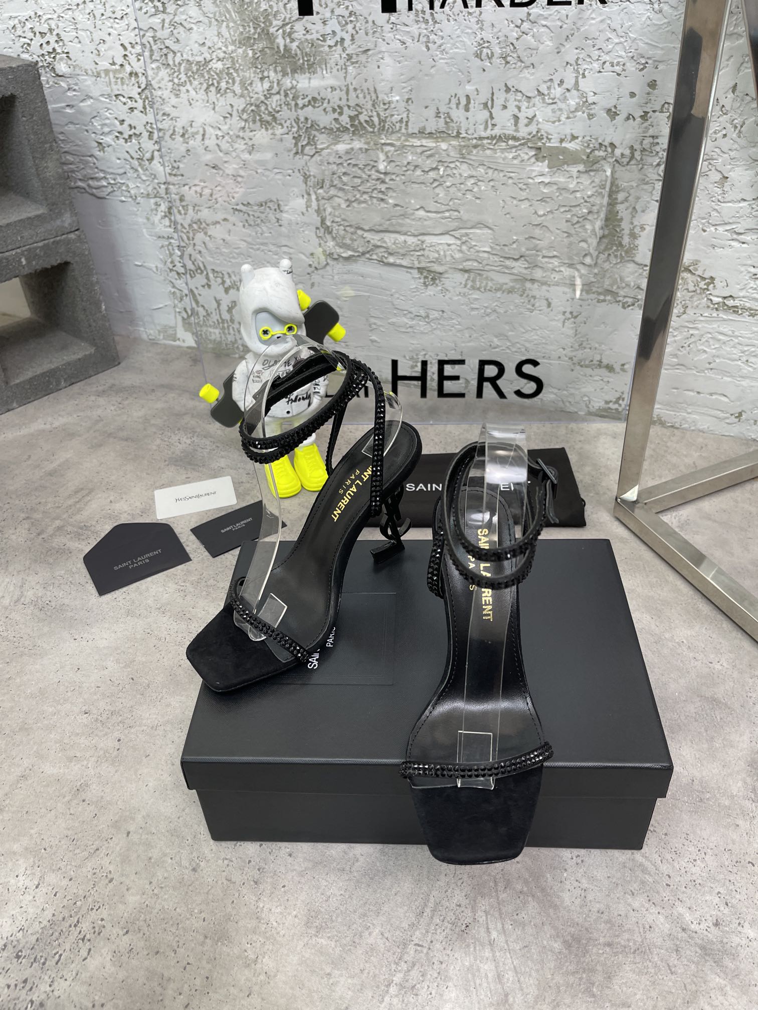 𝙎𝙖𝙞𝙣𝙩 𝙇𝙖𝙪𝙧𝙚𝙣𝙩 | 𝟐𝟎𝟐𝟐/𝐒𝐒 𝐧𝐞𝐰 YSL｜Early spring hot ysl high heel strappy sandals Italian leather sole