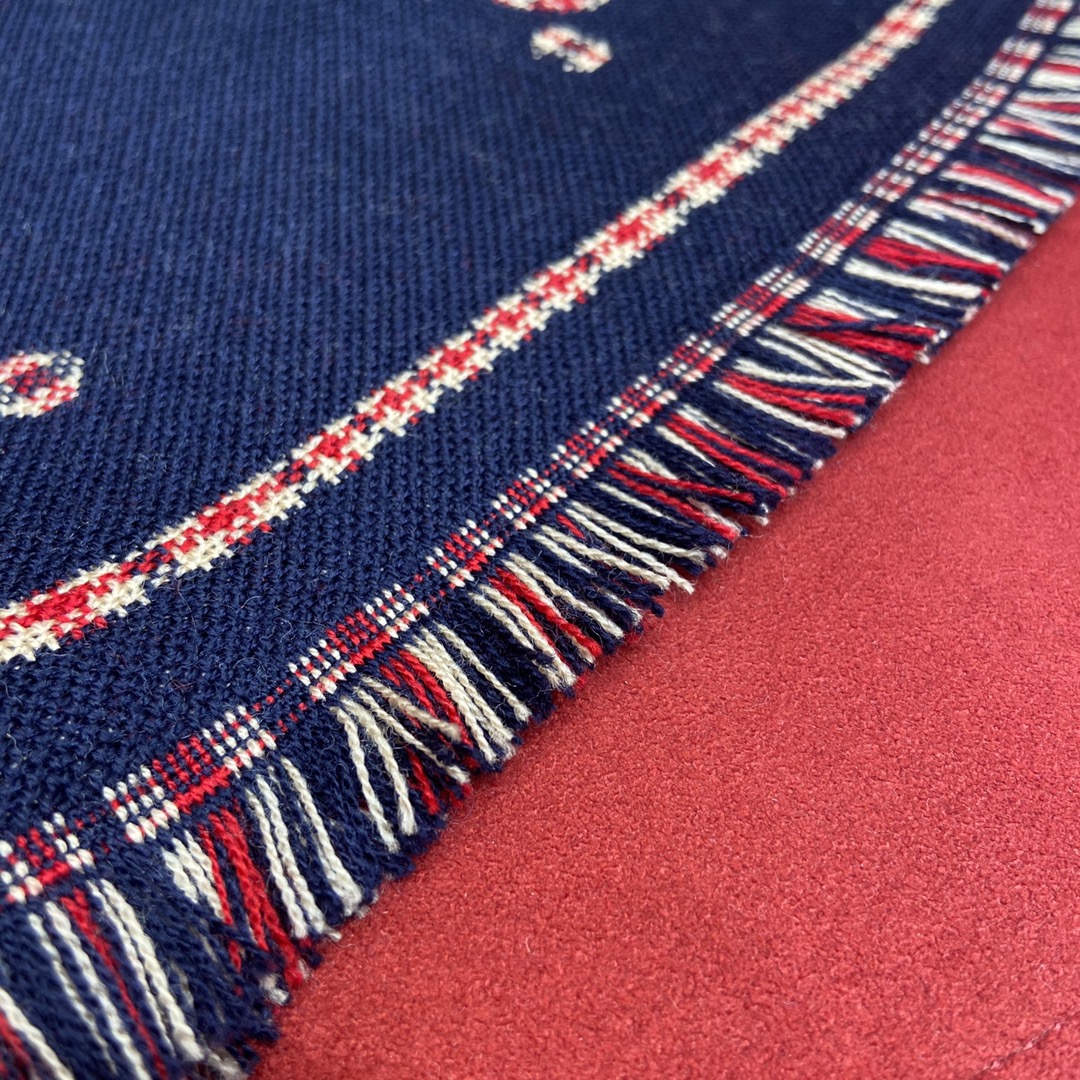 GUCCI Double-sided three-dimensional jacquard scarf 100% wool