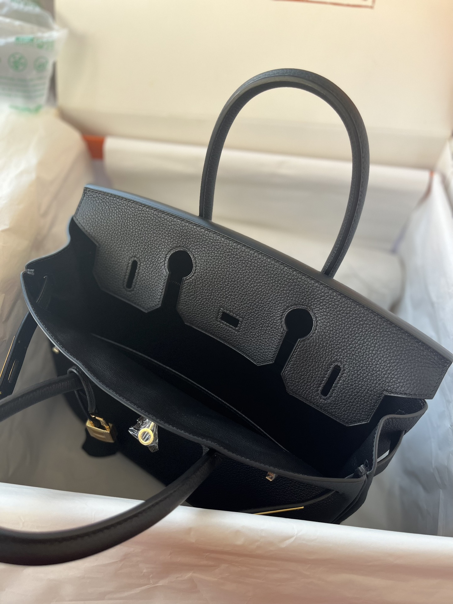 Birkin 30cm black with gold buckle Togo leather Top calfskin Real shooting Quality visible to the naked eye