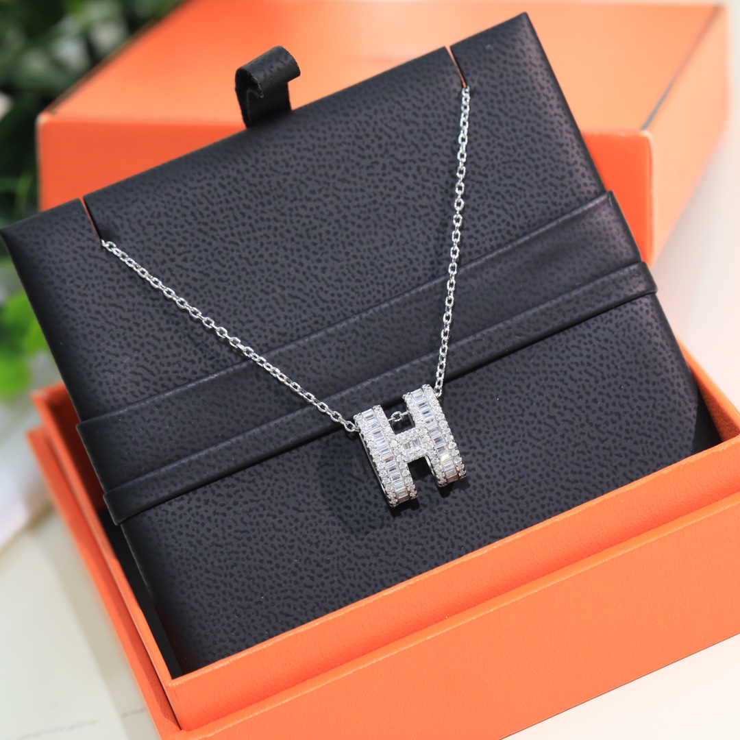Hermes necklace
