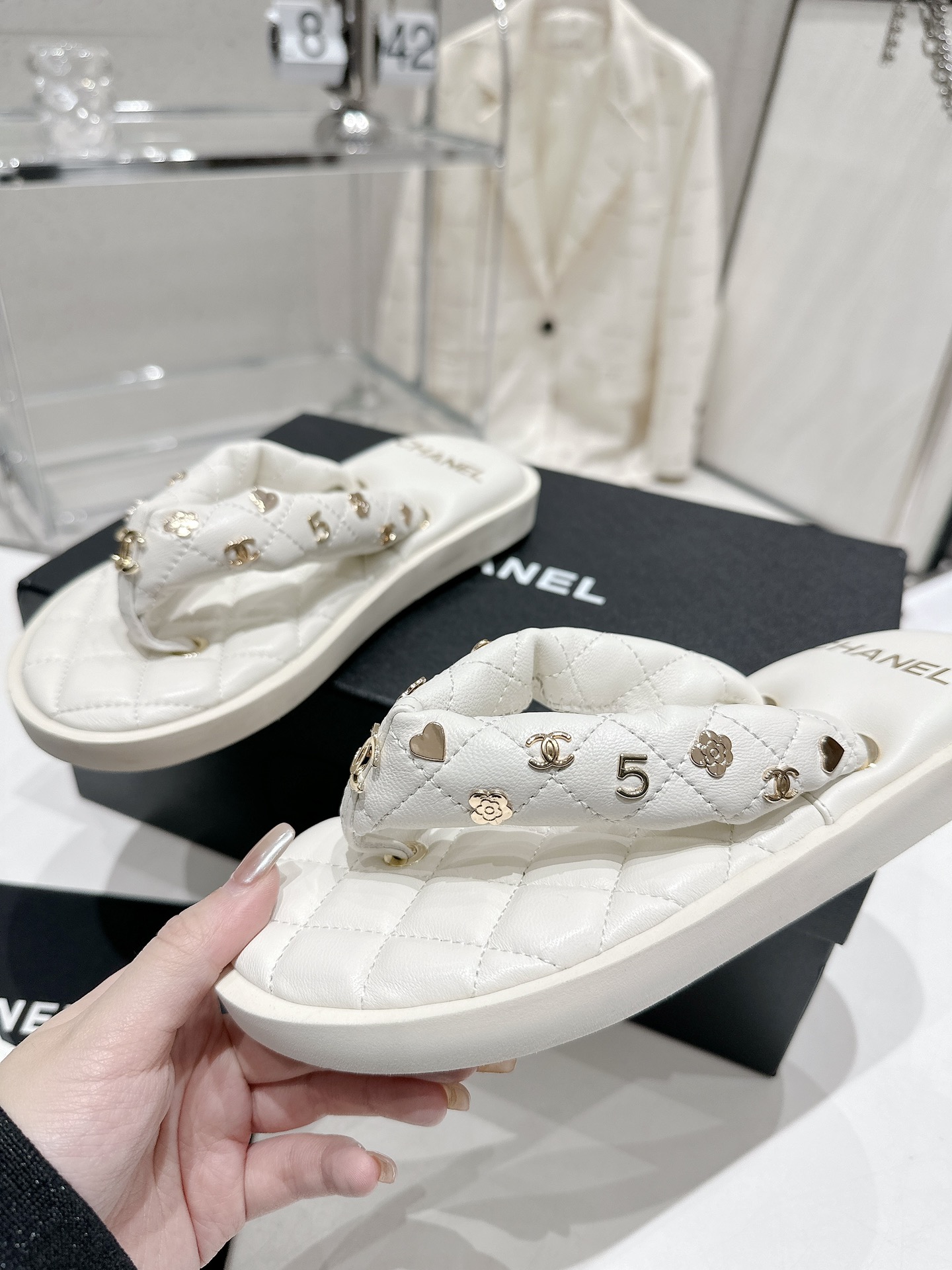 CHANEL summer new bread flip-flops clip toe flip-flops beach sandals