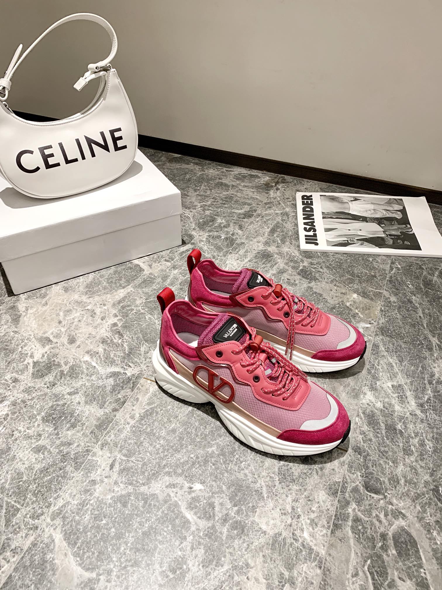 【Valentino】𝟐𝟎𝟐𝟏/𝐒𝐒 𝐧𝐞𝐰 Valentino 2022 ss spring-summer collection of new old man shoes