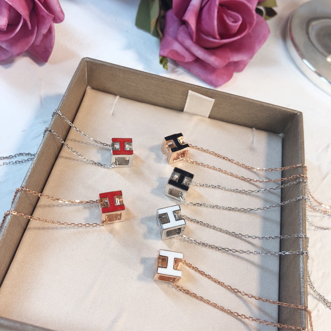 Hermes necklace