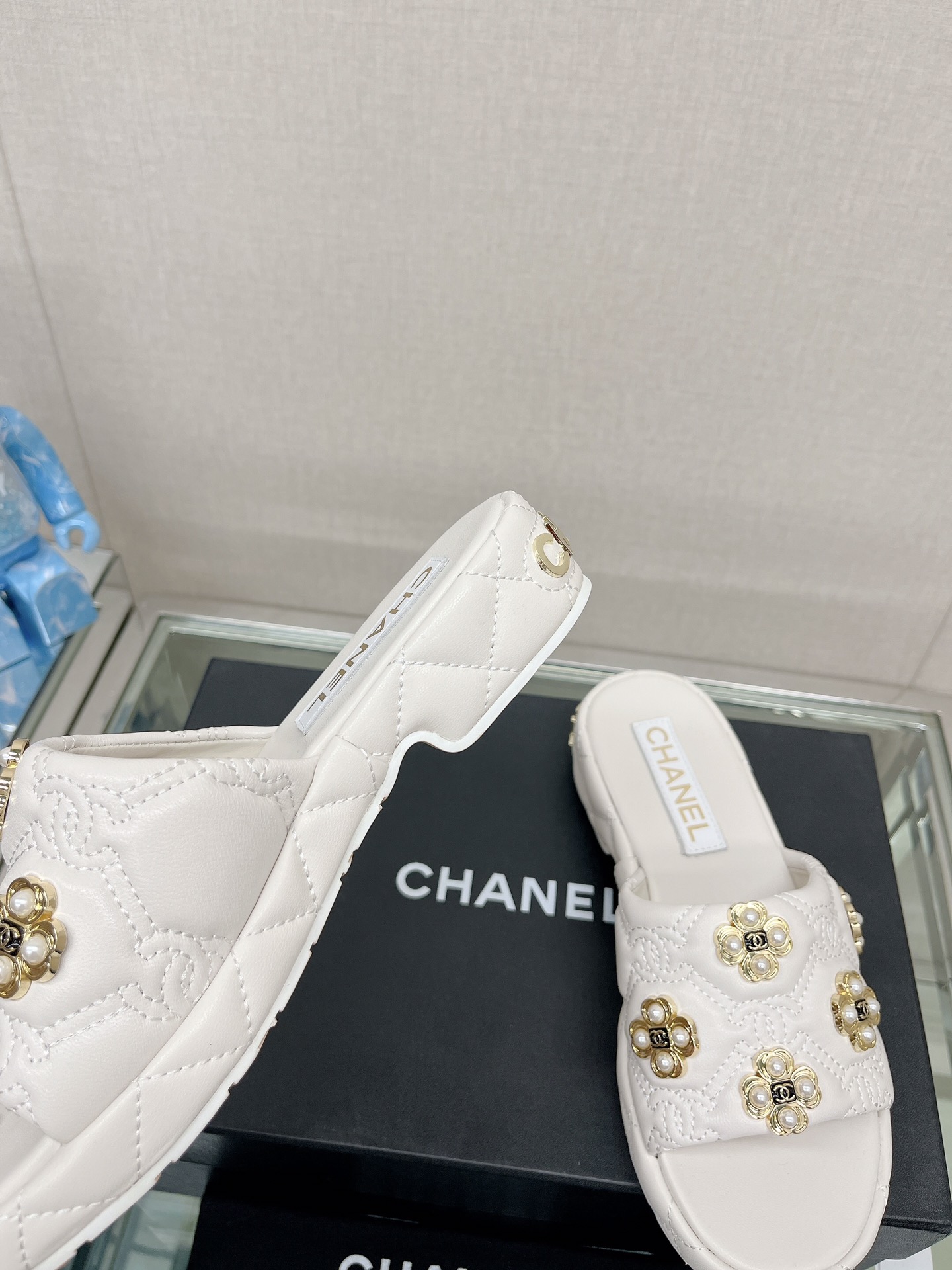 CHANEL water table thick bottom pearl flower slippers original rubber sole