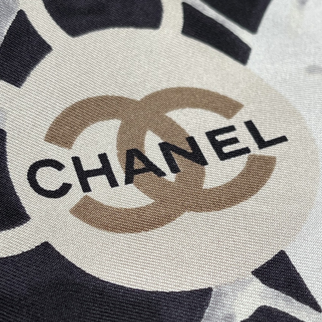 𝐂𝐡𝐚𝐧𝐞𝐥 The hottest square scarf in the camellia element 100% mulberry silk 90*90CM