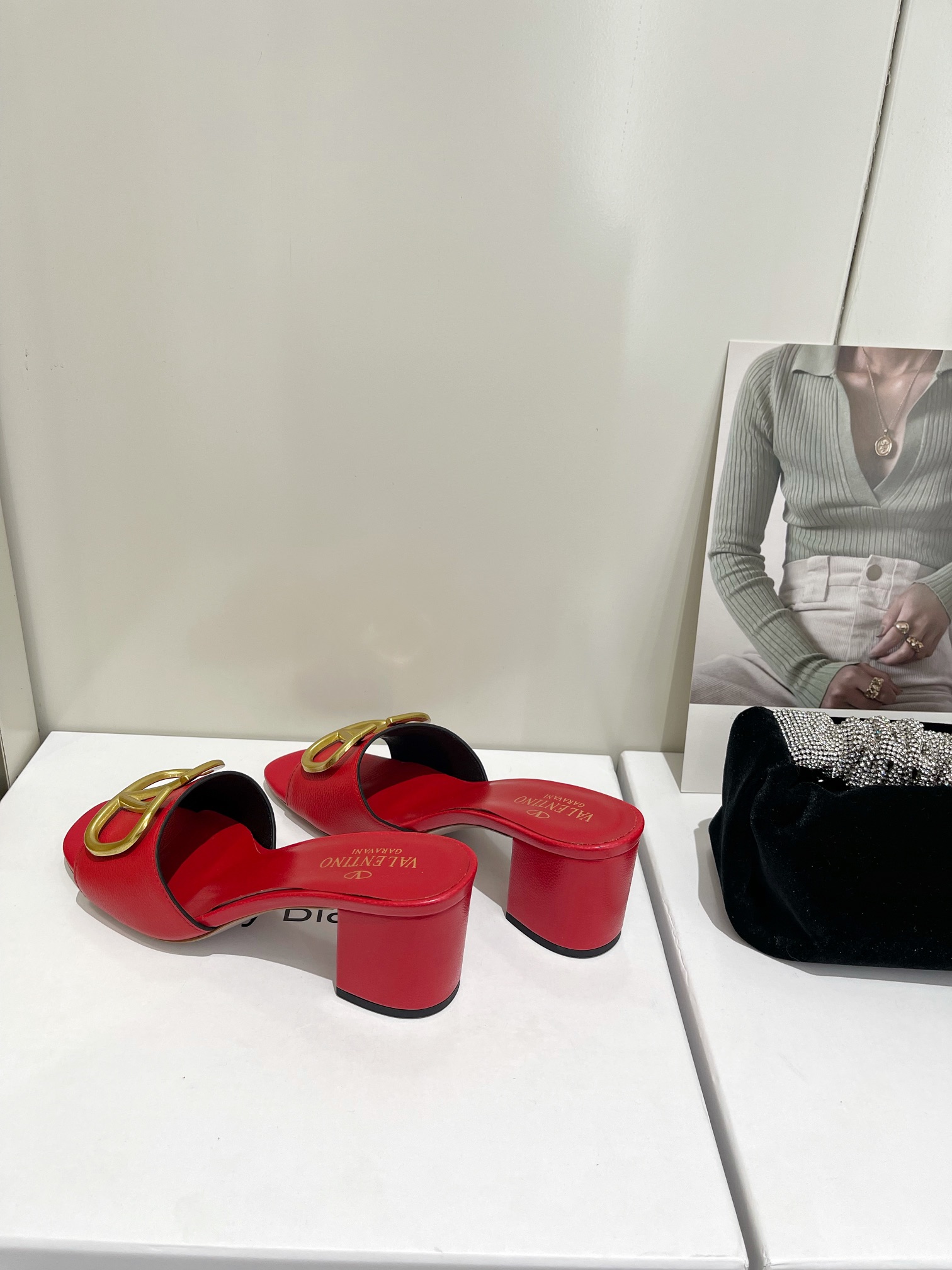 【Valentino】𝟐𝟎𝟐𝟏/𝐒𝐒 𝐧𝐞𝐰  Valentino 2022 / fw spring and summer new women's slippers