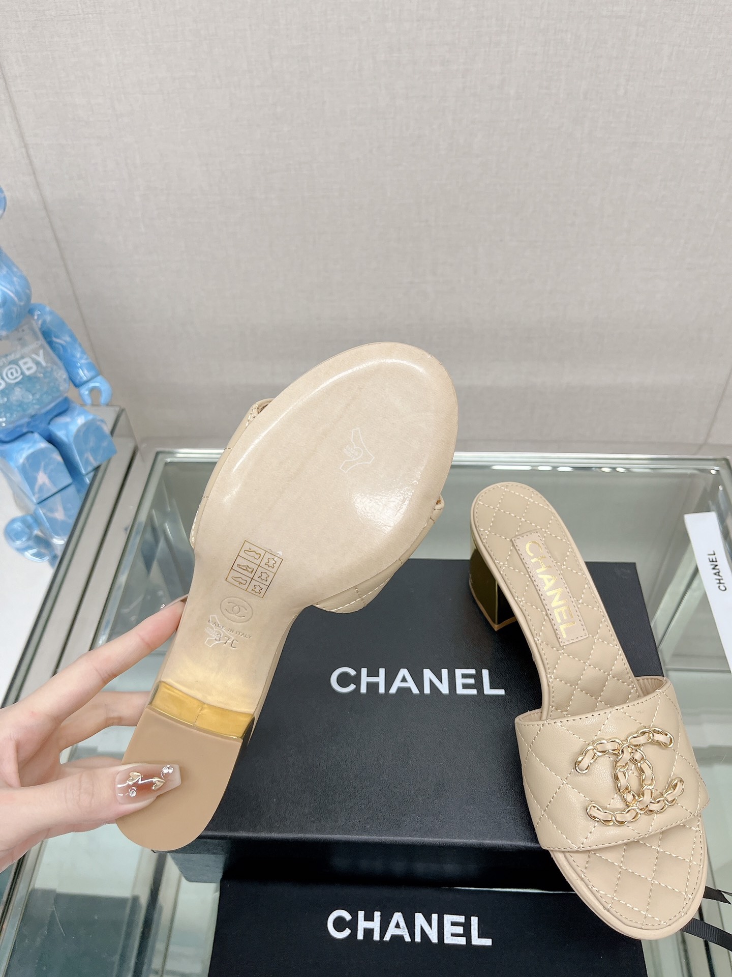CHANEL 23Ss new diamond check chain double C buckle metal heel slippers sheepskin lining
