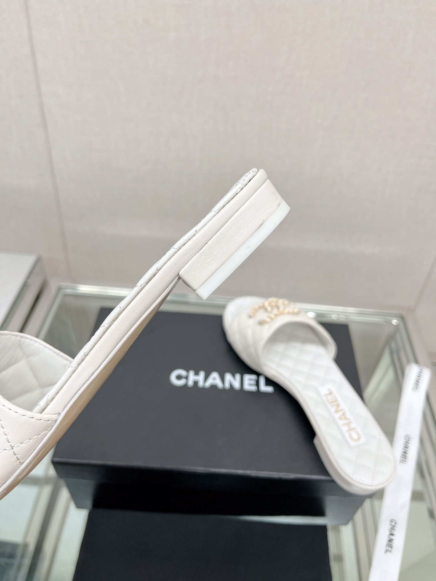 CHANEL 23Ss new diamond check chain double C buckle metal heel slippers sheepskin lining