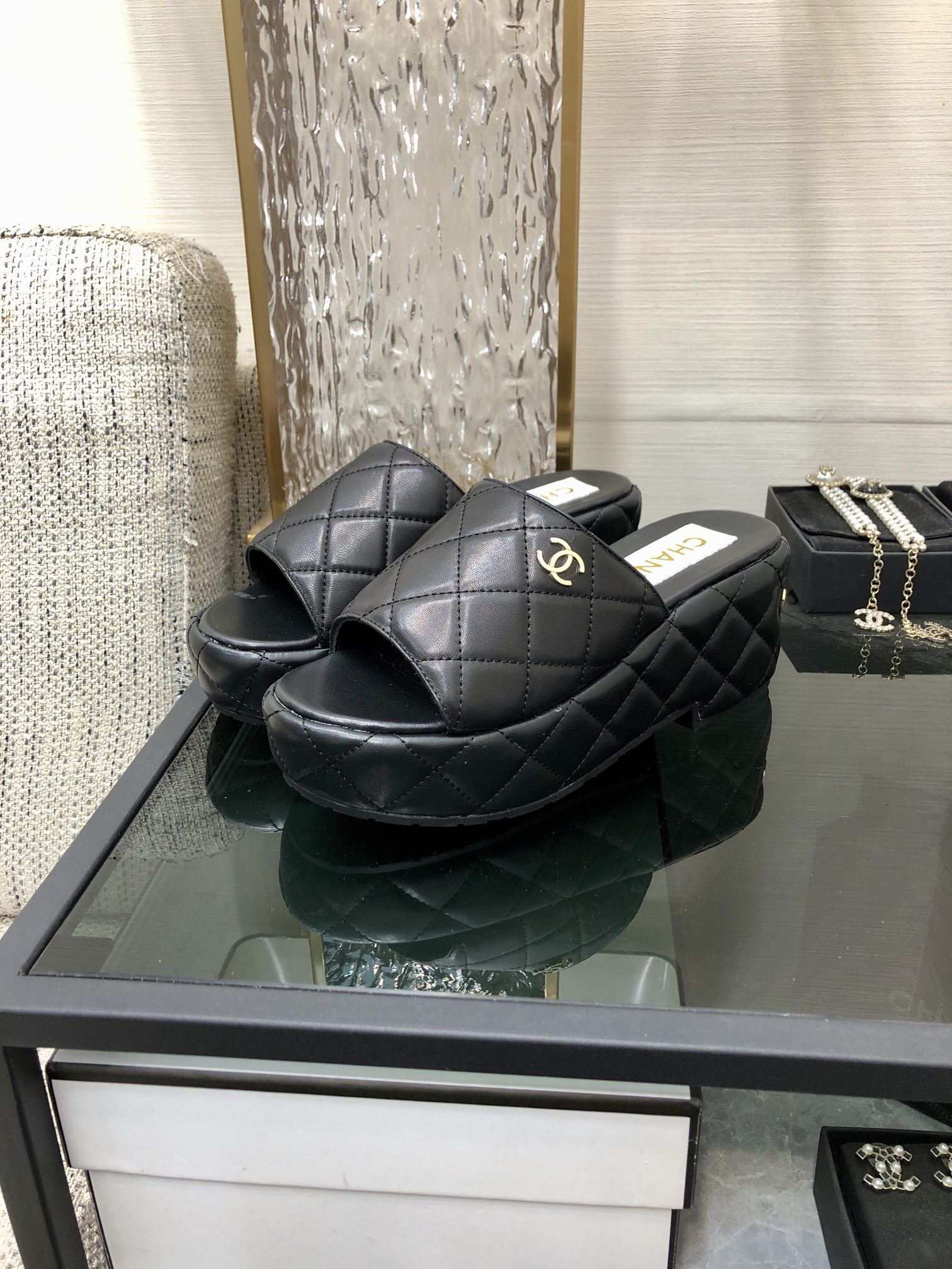 CHANEL 2022 early spring latest slope heel slippers fashionable and versatile series wear-resistant rubber outsole