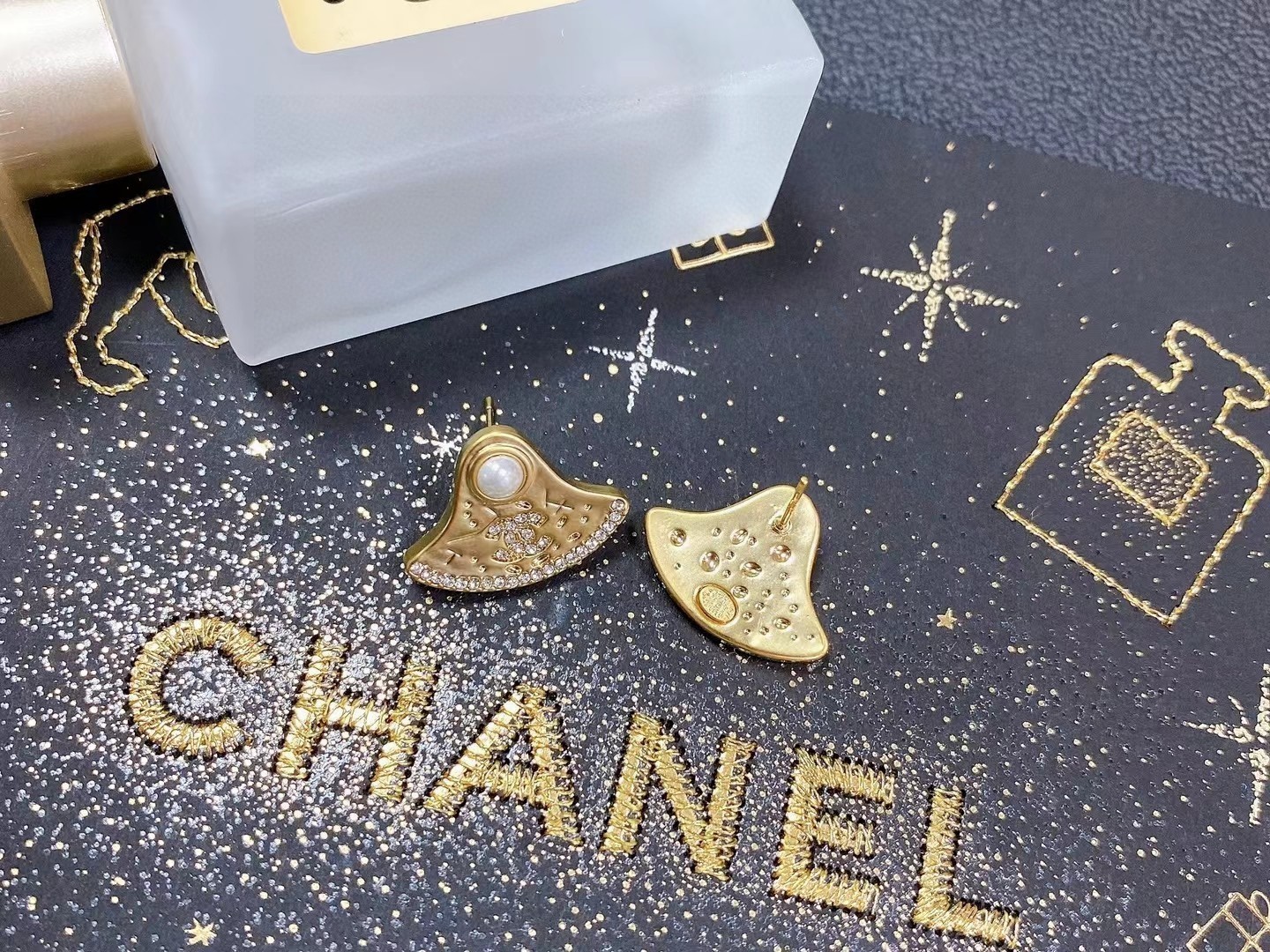 CHANEL🇫🇷Xiaoxiang middle-aged double C earrings