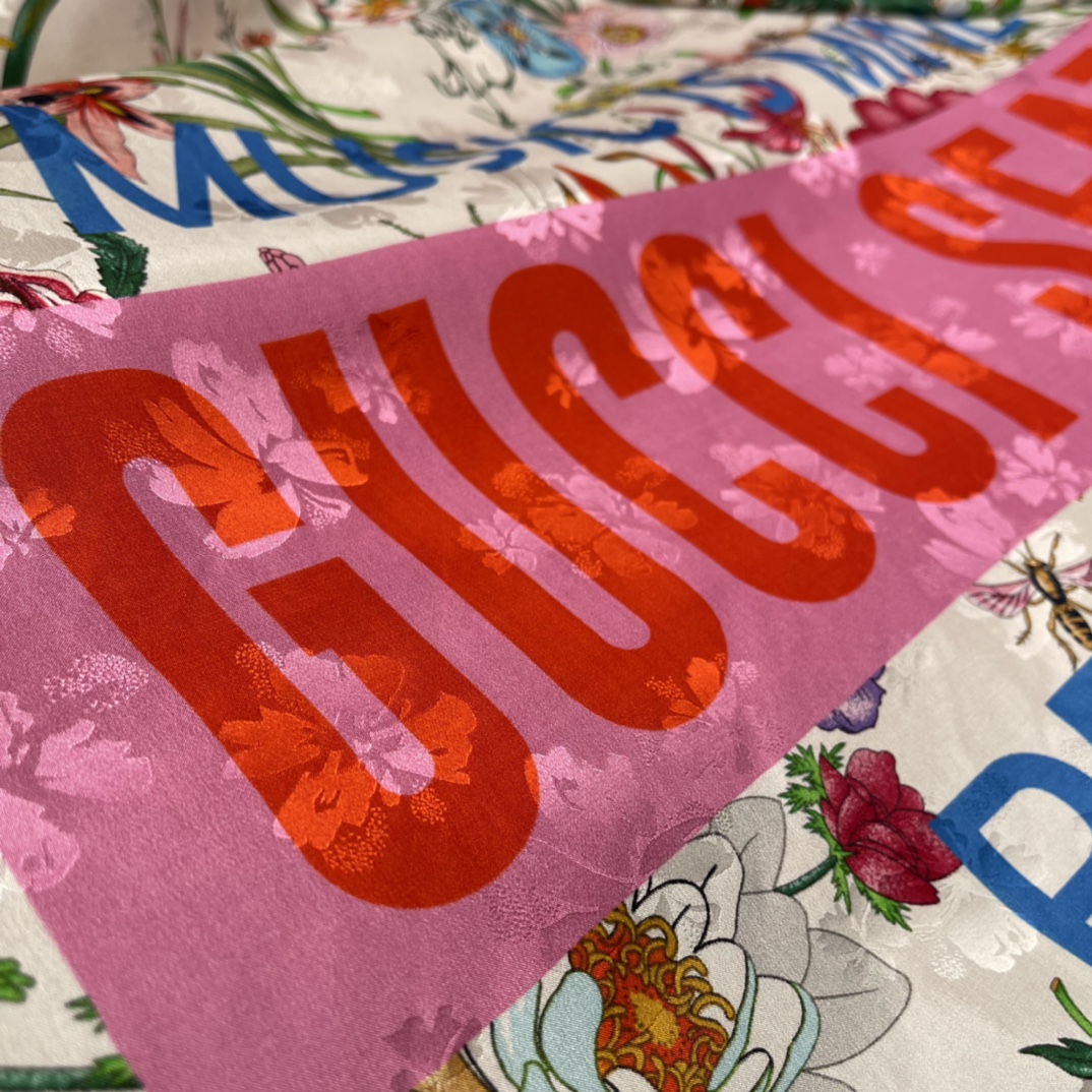 GUCCI Floral print scarf 100% silk