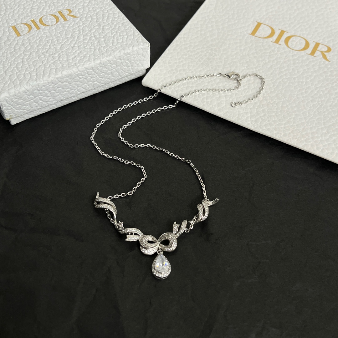 Dior necklace
