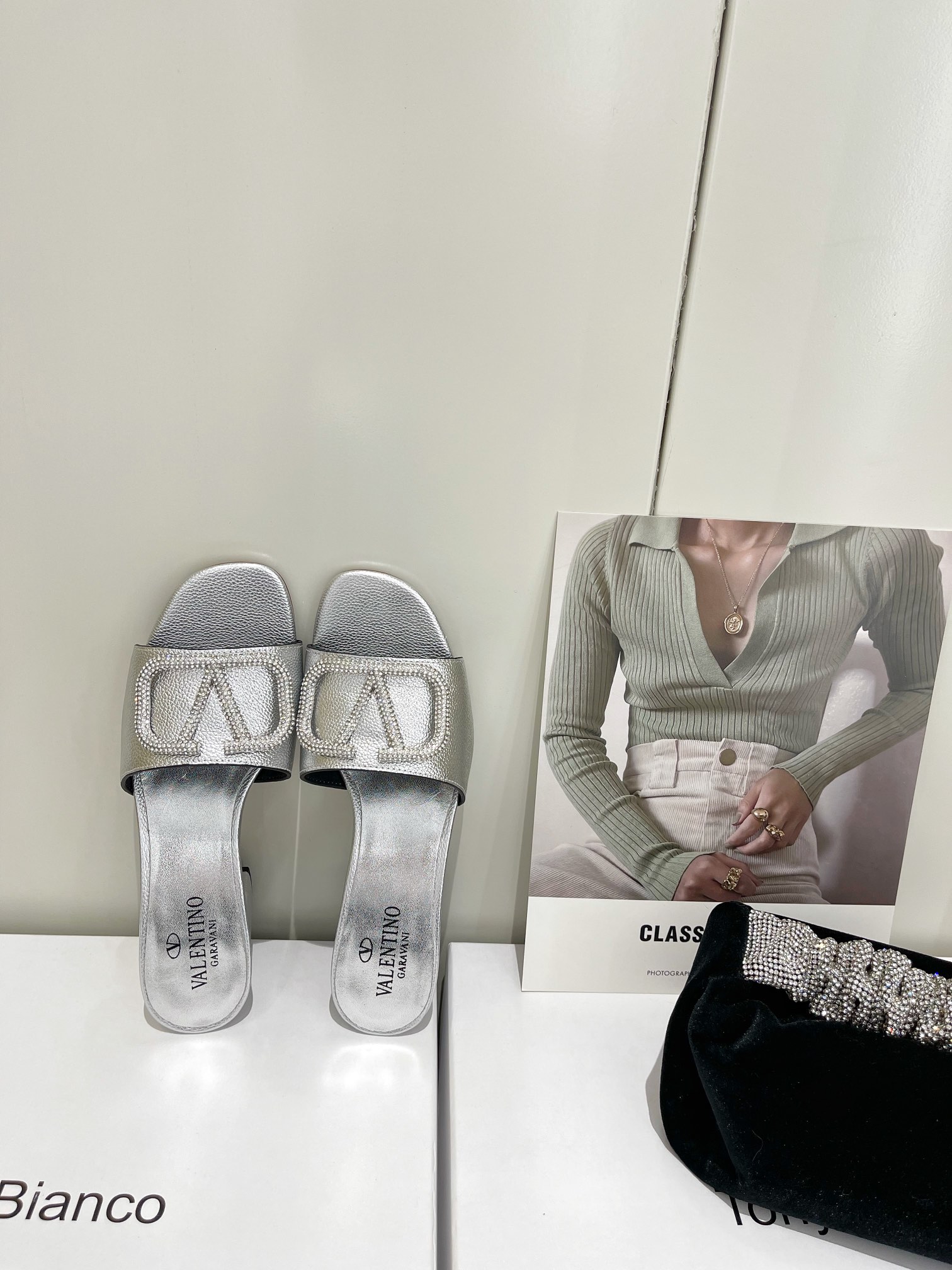 【Valentino】𝟐𝟎𝟐𝟏/𝐒𝐒 𝐧𝐞𝐰  Valentino 2022 / fw spring and summer new women's slippers