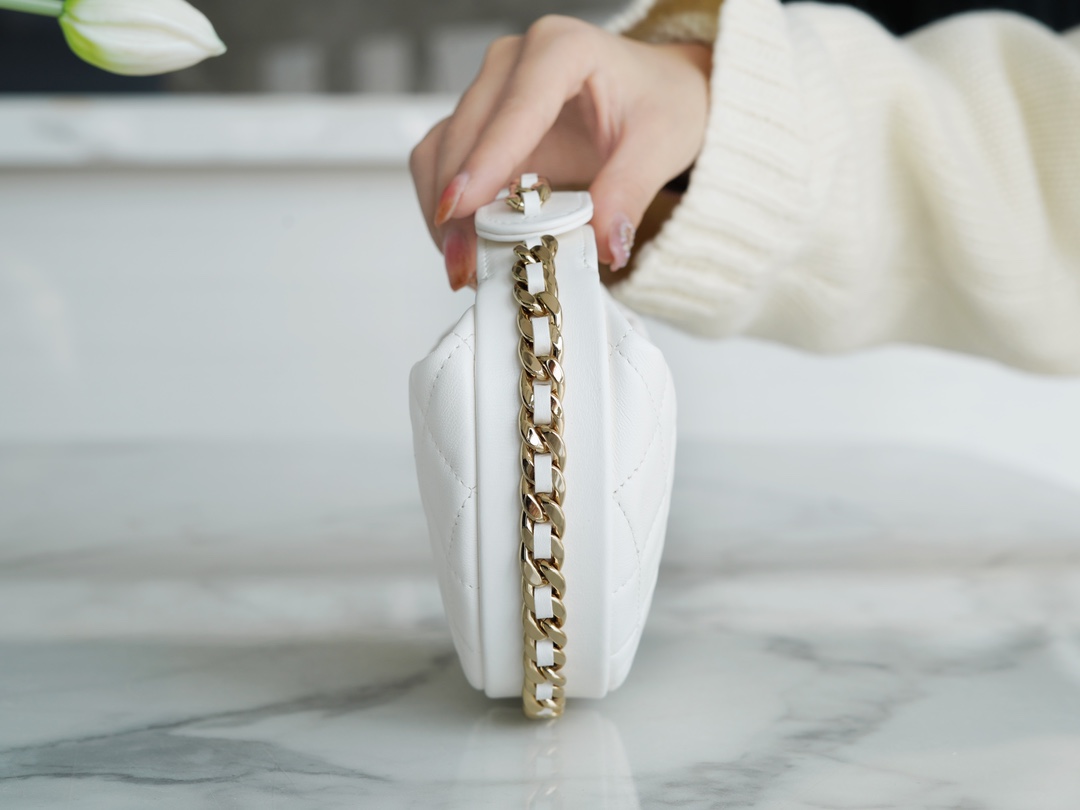 𝗖𝗛𝗔𝗡𝗘𝗟✦ 🔅23C Hula Hoop Clutch Bag White