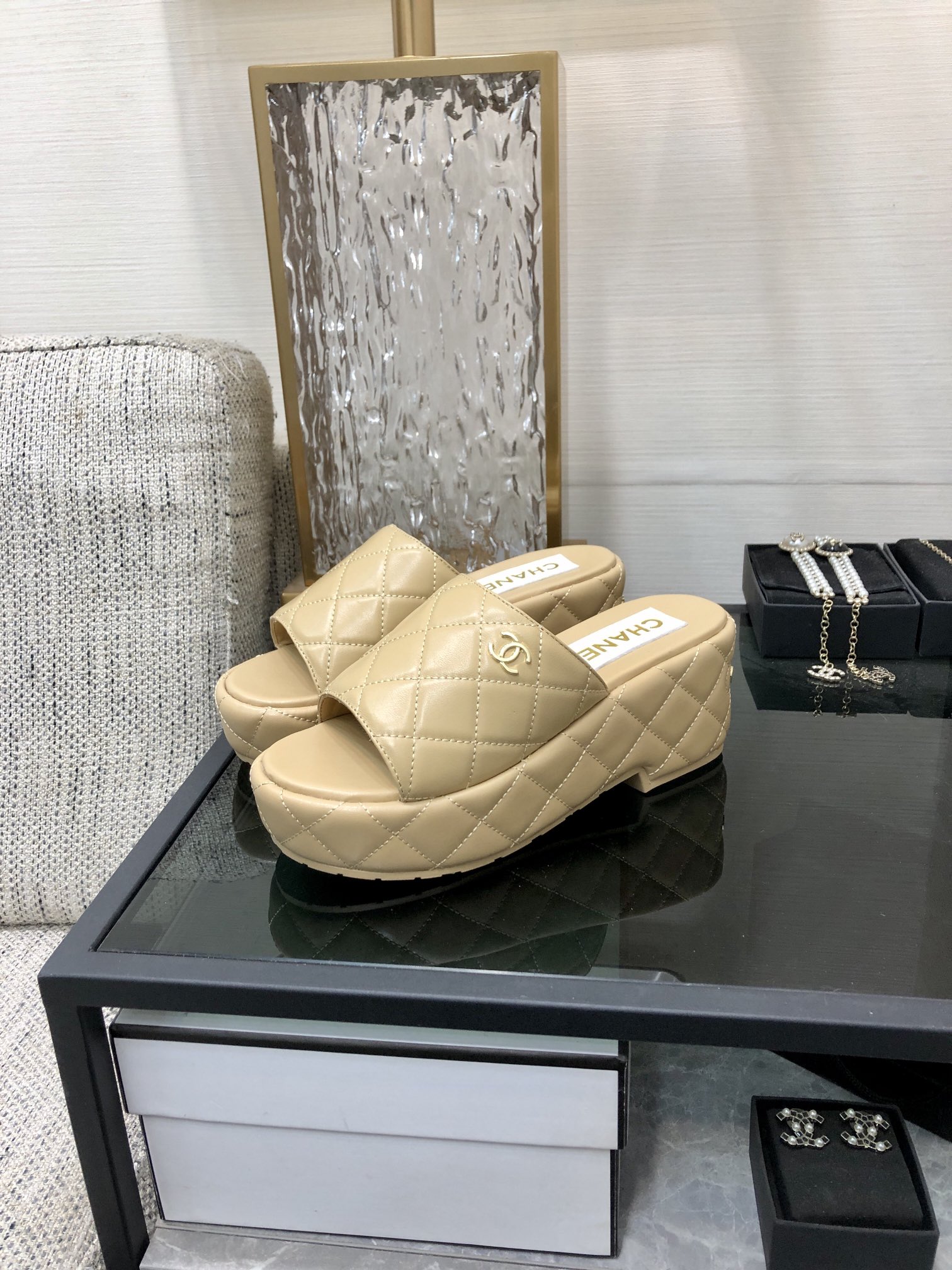 CHANEL 2022 early spring latest slope heel slippers fashionable and versatile series wear-resistant rubber outsole