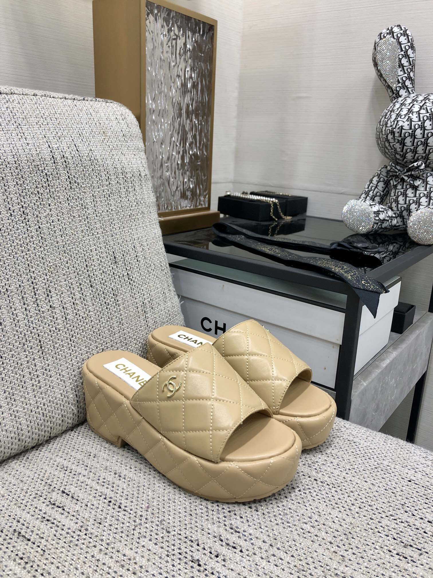 CHANEL 2022 early spring latest slope heel slippers fashionable and versatile series wear-resistant rubber outsole