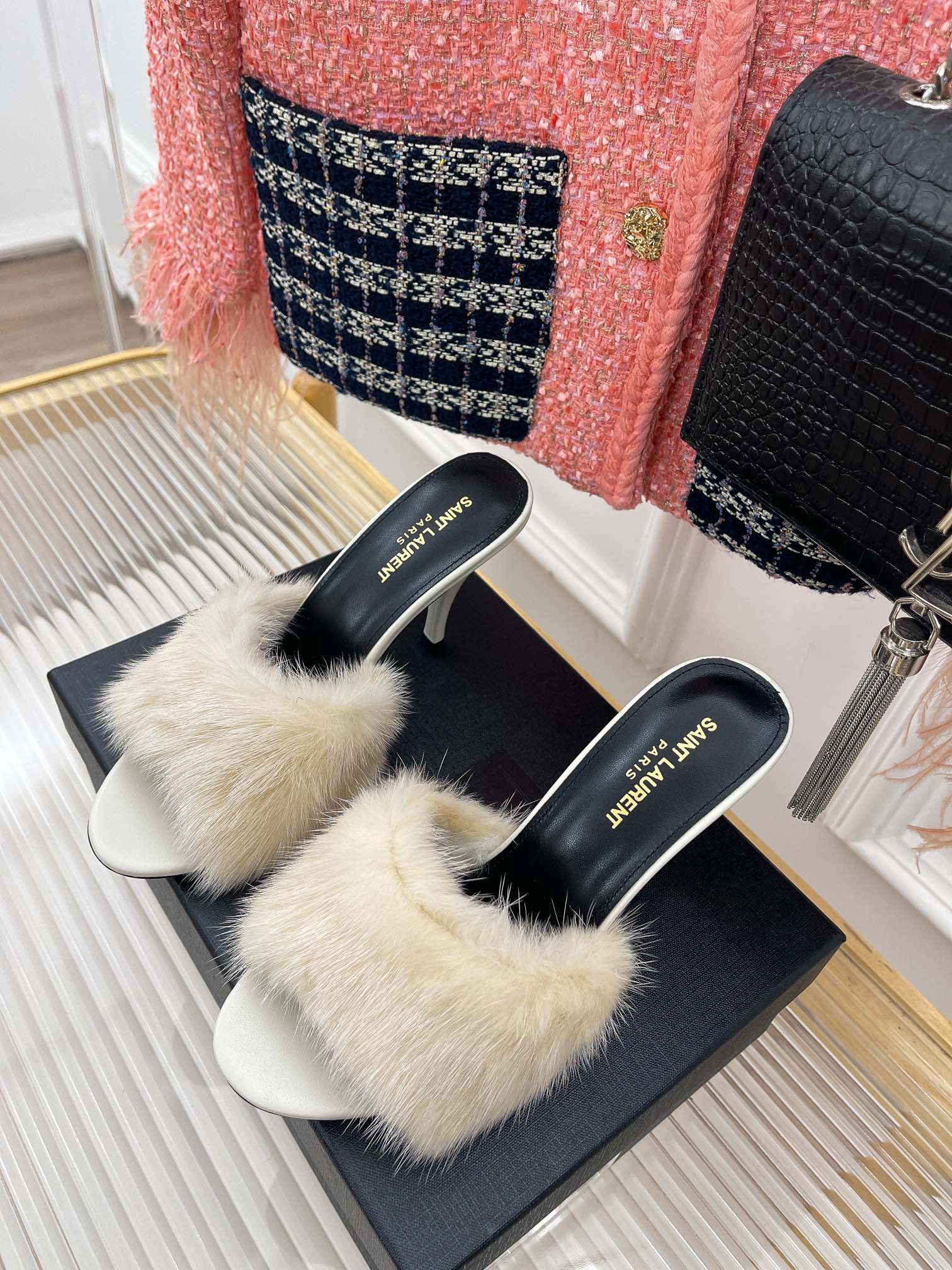 𝙎𝙖𝙞𝙣𝙩 𝙇𝙖𝙪𝙧𝙚𝙣𝙩 | 𝟐𝟎𝟐𝟐/𝐒𝐒 𝐧𝐞𝐰 YSL｜23ss early spring mink fur one high heel slippers