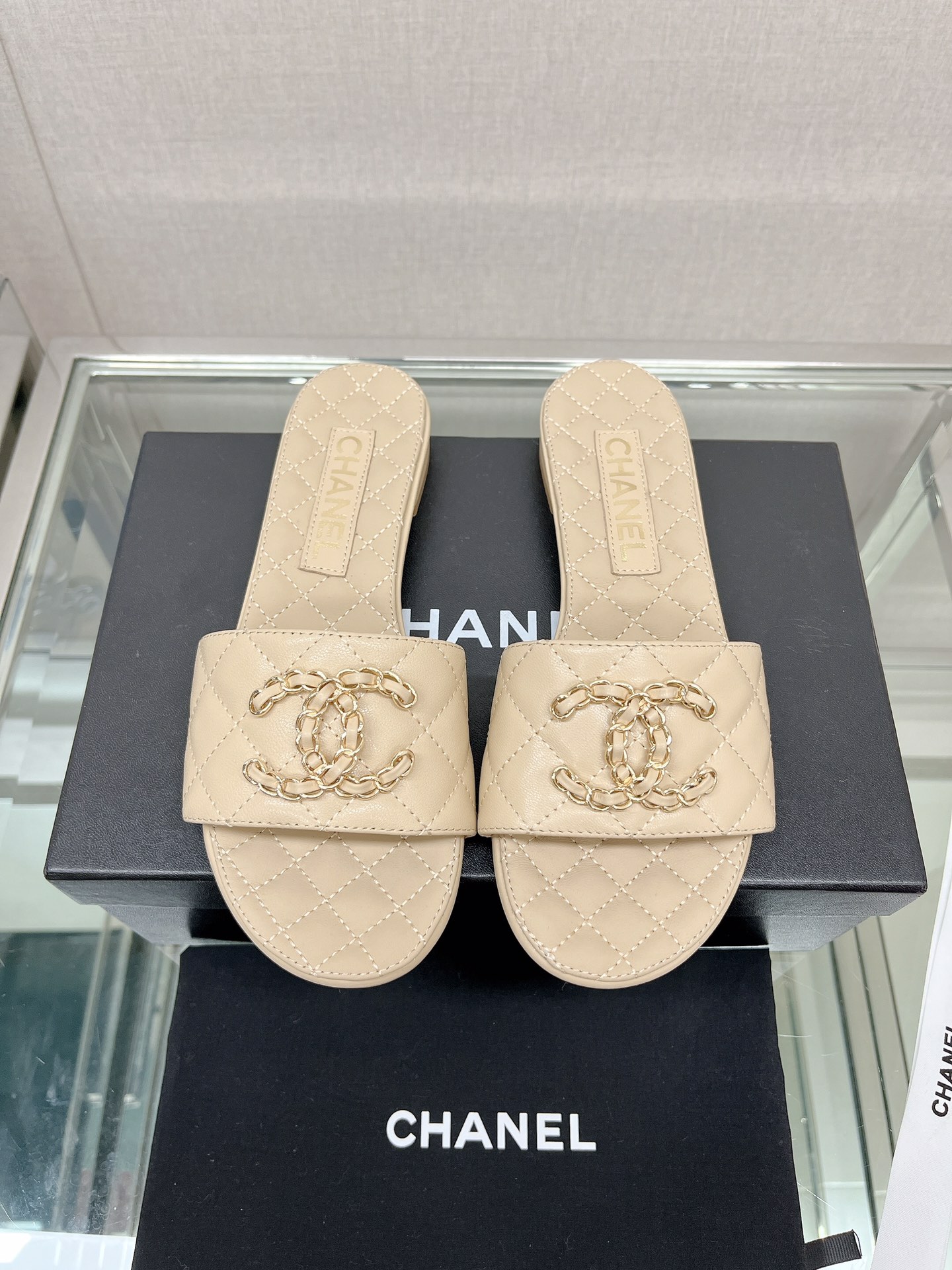 CHANEL 23Ss new diamond check chain double C buckle metal heel slippers sheepskin lining