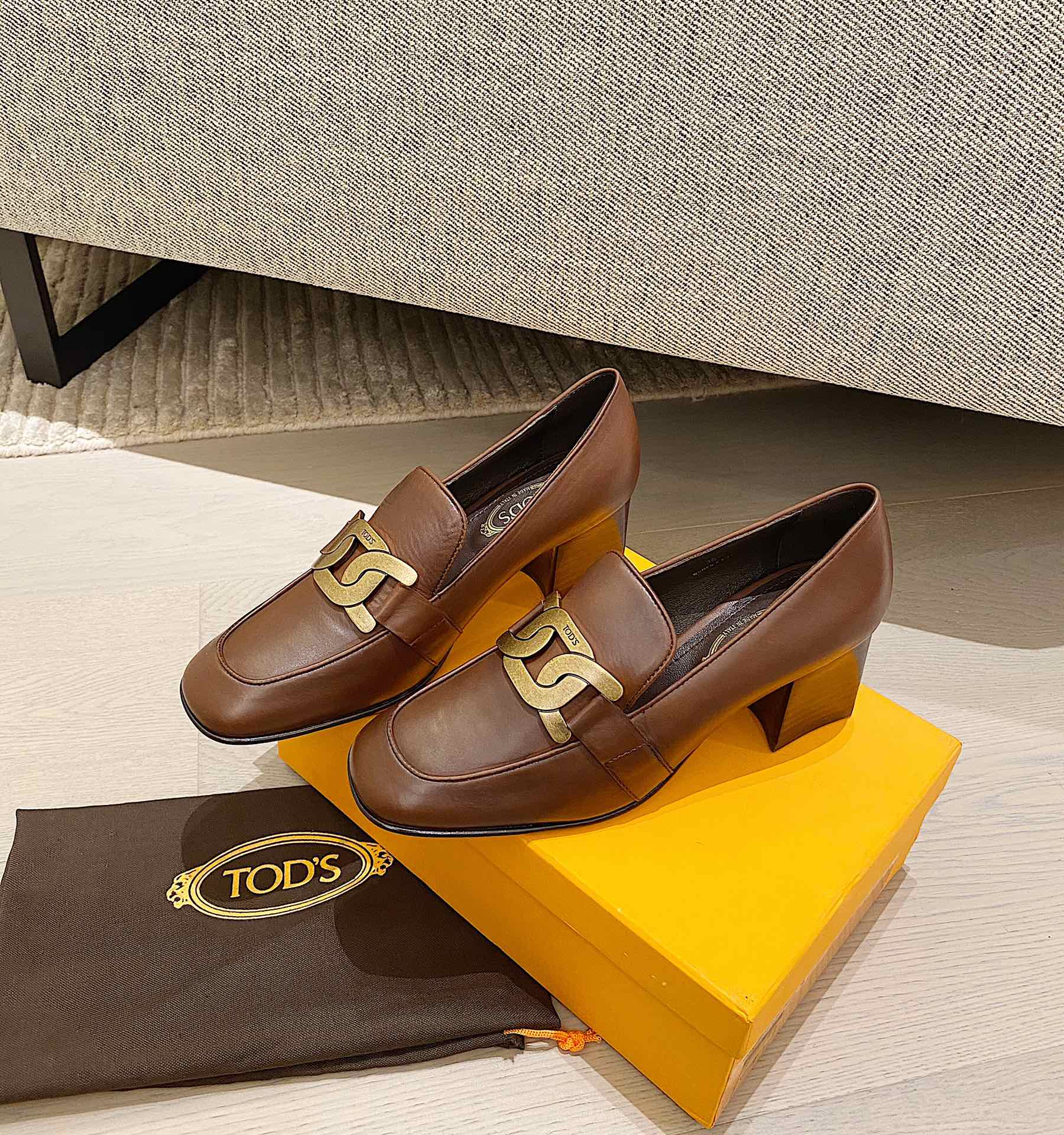 TOD'S 𝙏𝙊𝘿𝙎 2020 autumn and winter new coarse heel twist buckle Le Fu shoes ✔️ coarse heel also arranged on