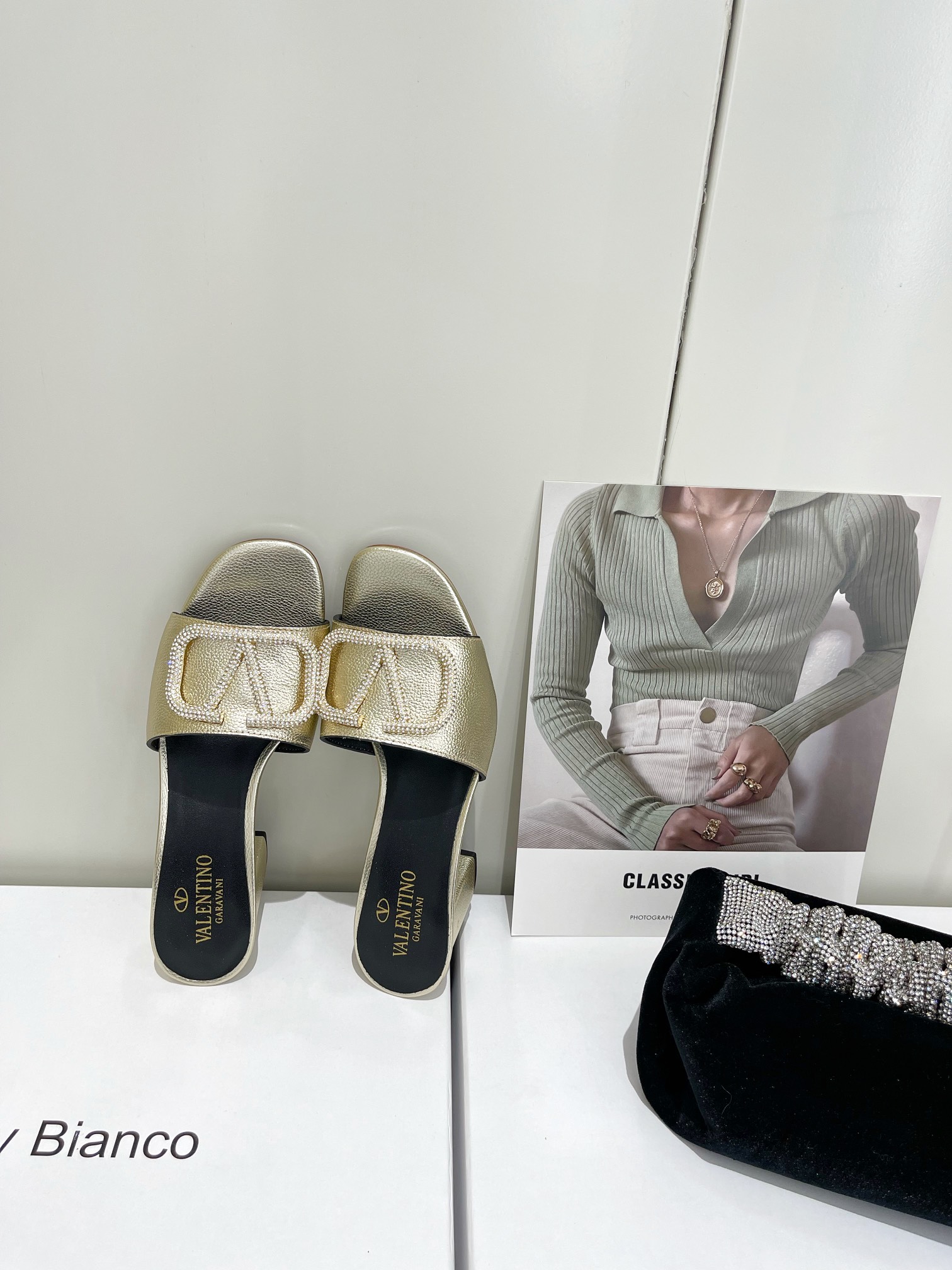 【Valentino】𝟐𝟎𝟐𝟏/𝐒𝐒 𝐧𝐞𝐰  Valentino 2022 / fw spring and summer new women's slippers