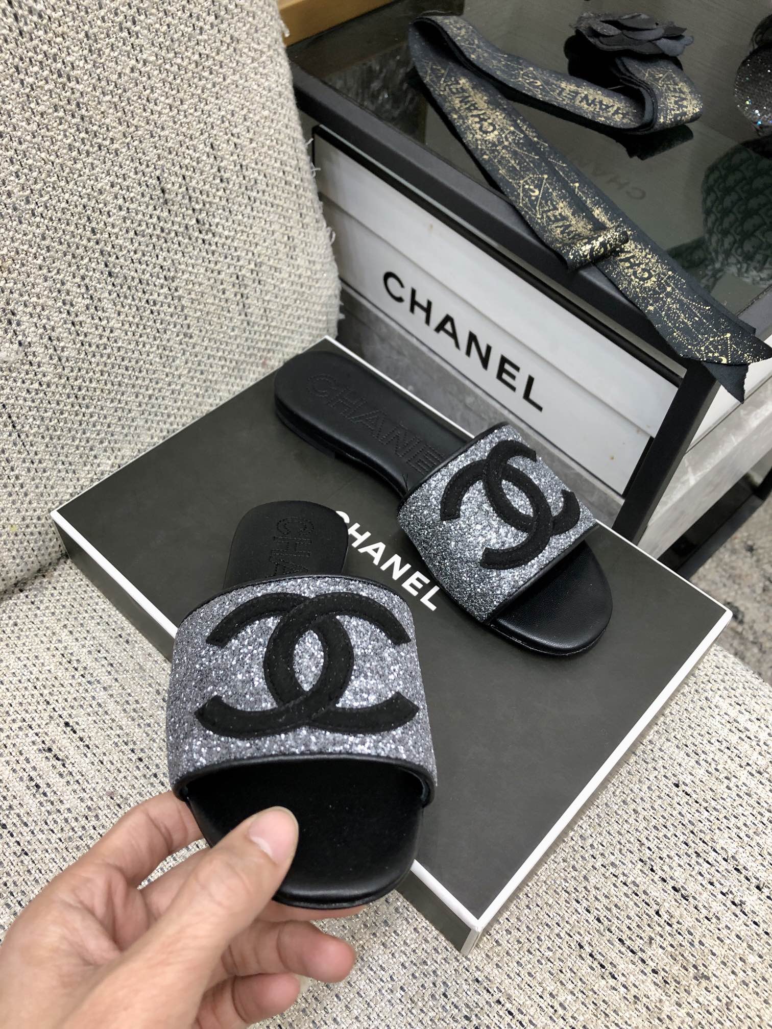 CHANEL 2023 spring and summer latest electric embroidery honey slippers Imported leather outsole