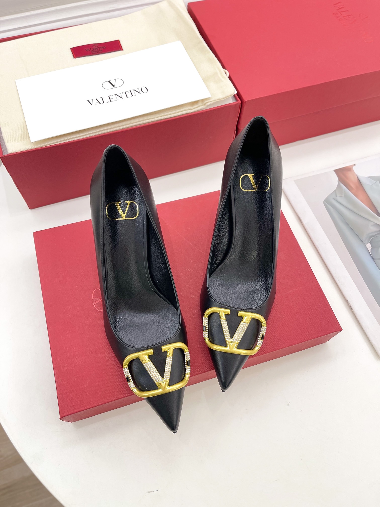【Valentino】𝟐𝟎𝟐𝟏/𝐒𝐒 𝐧𝐞𝐰 Valentino 2022 spring and summer new large V diamond buckle high heels on the new