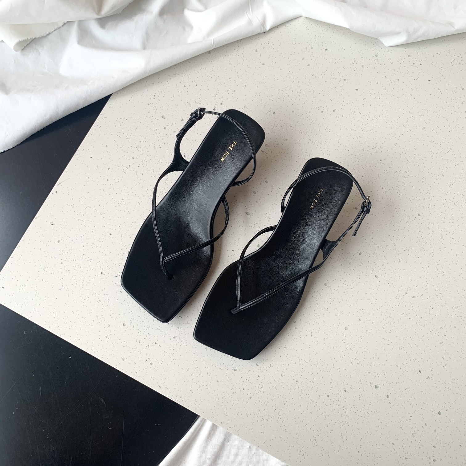 THE ROW | 𝟐𝟎𝟐𝟏/𝐒𝐒 𝐧𝐞𝐰 21/spring/summer clip-on sandals- Bespoke exclusive imported sheepskin