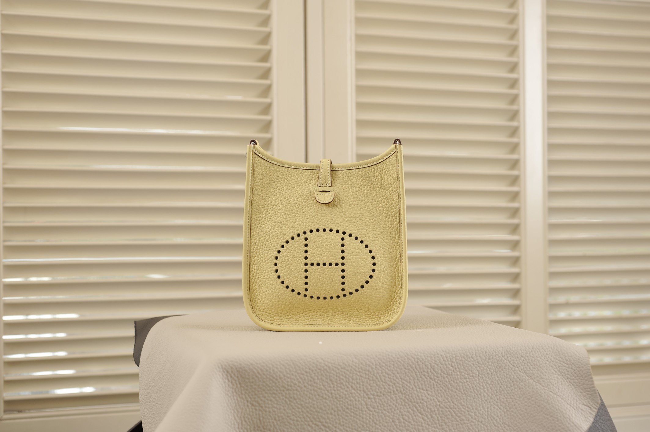 evelyne chick yellow silver buckle TC