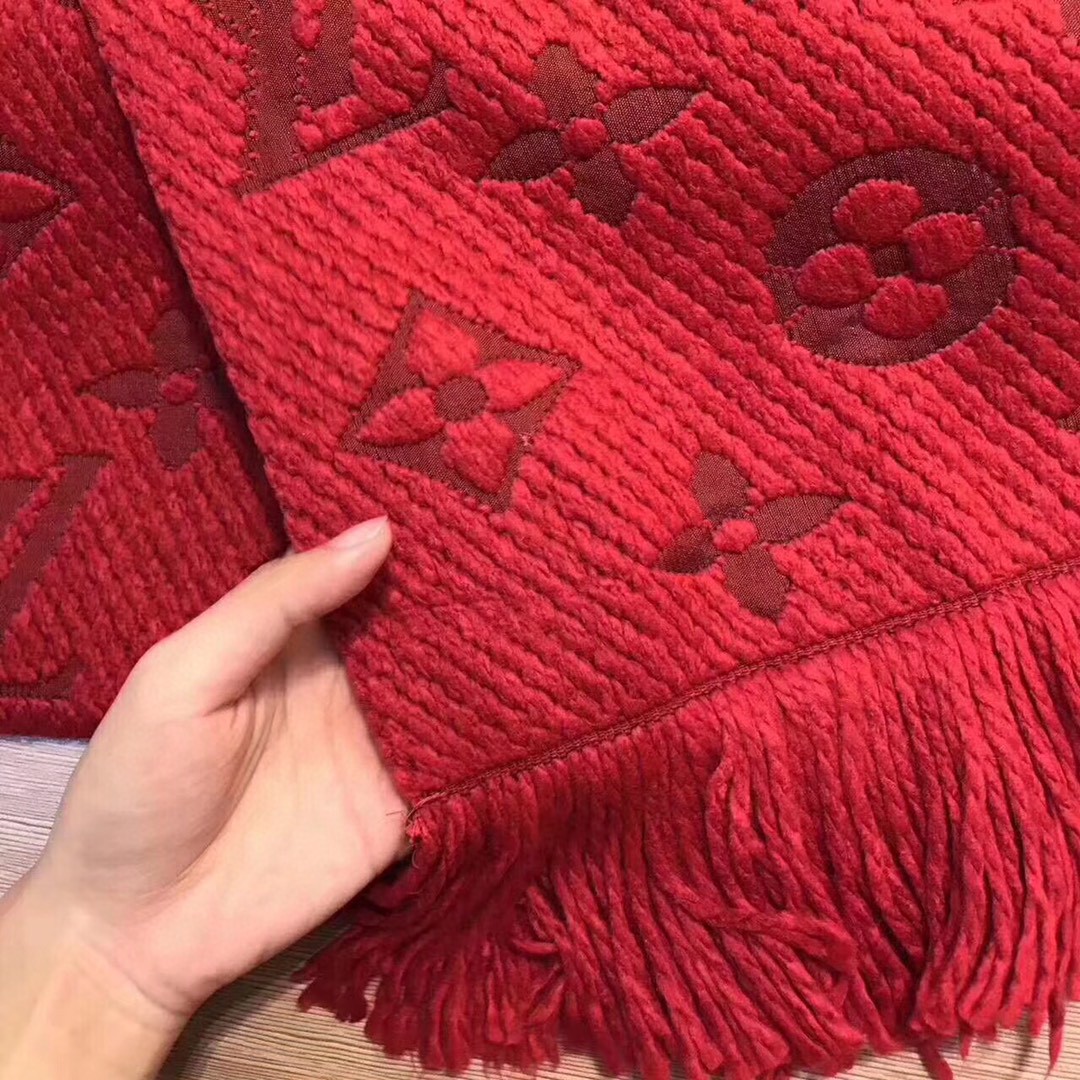 𝐋𝐨𝐮𝐢𝐬 𝐯𝐮𝐢𝐭𝐭𝐨𝐧 wool scarf