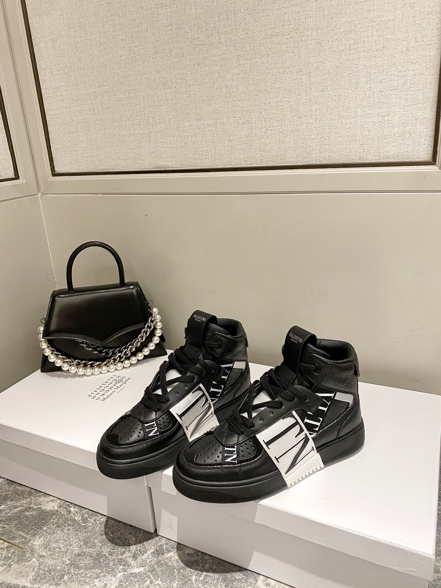 【Valentino】Valentino 2020 new high-top sneakers couple models on the new high end quality