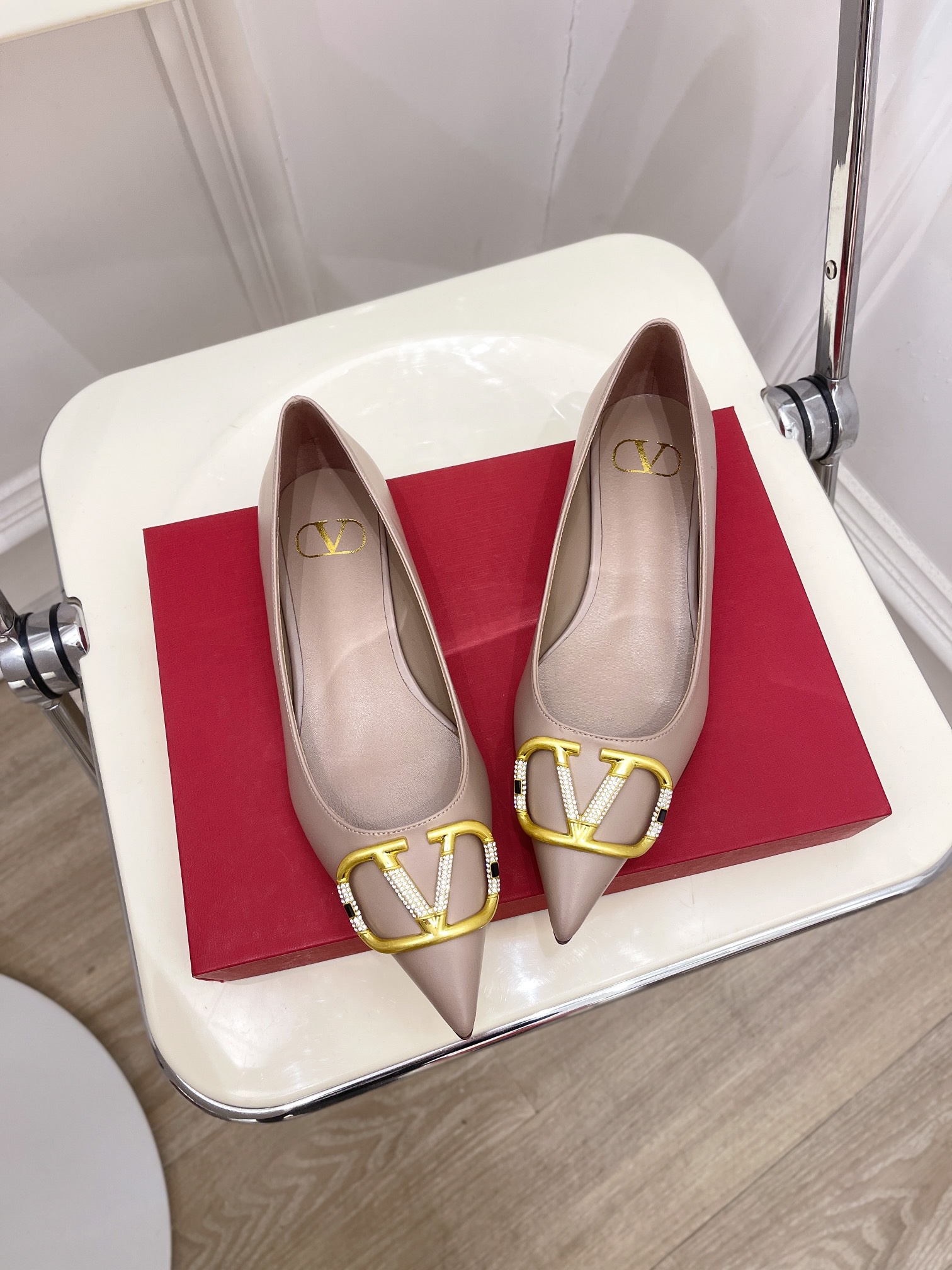 【Valentino】𝟐𝟎𝟐𝟏/𝐒𝐒 𝐧𝐞𝐰 Valentino 2022 spring and summer new large V diamond buckle high heels on the new