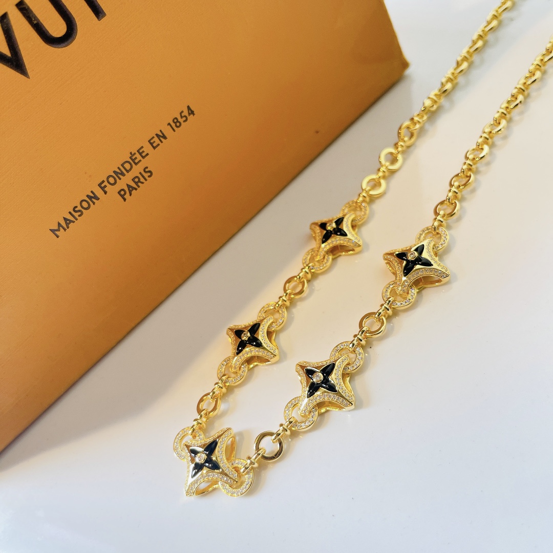 Louis Vuitton Full diamond four leaf clover five flower necklace in yellow gold