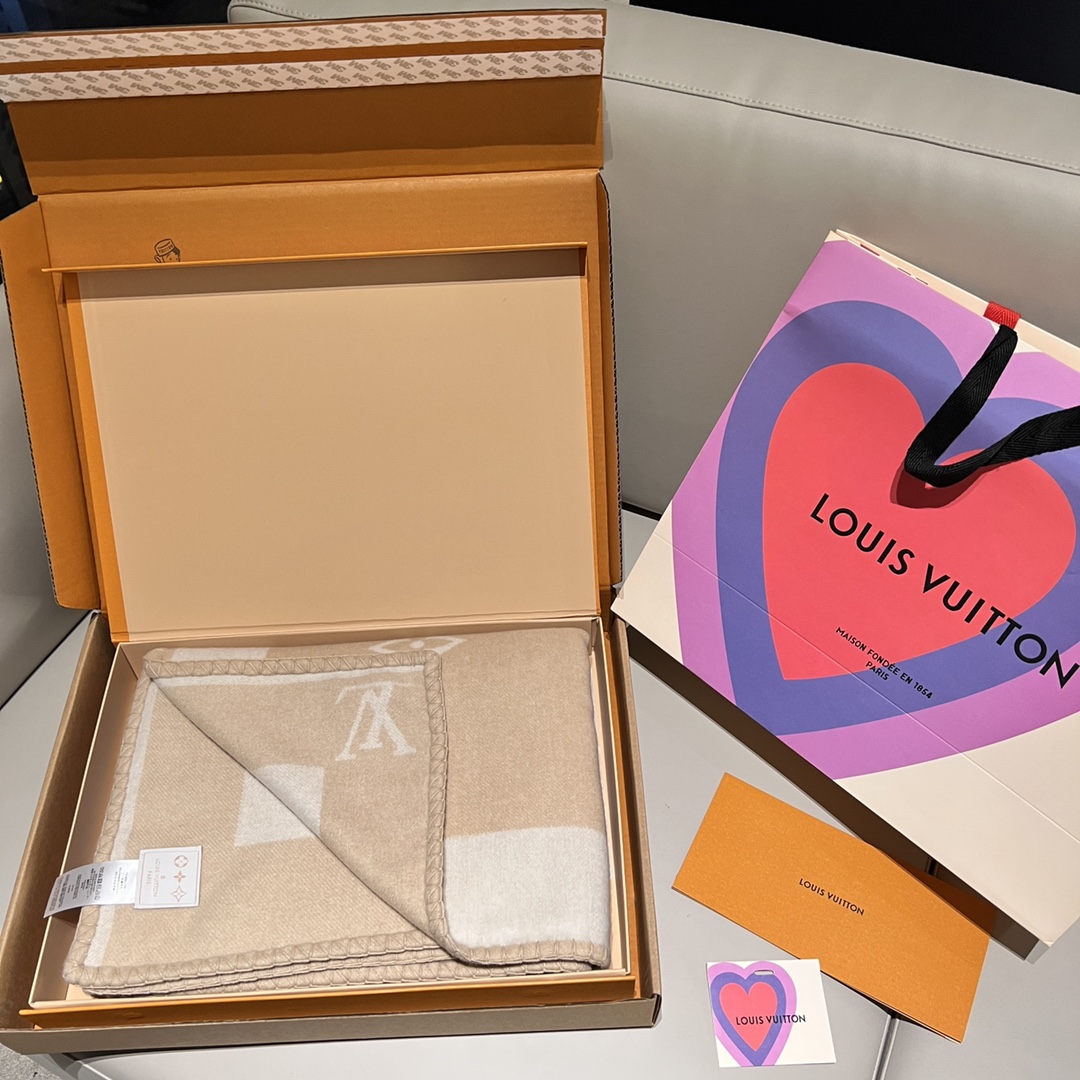 𝐋𝐨𝐮𝐢𝐬 𝐕𝐮𝐢𝐭𝐭𝐨𝐧 