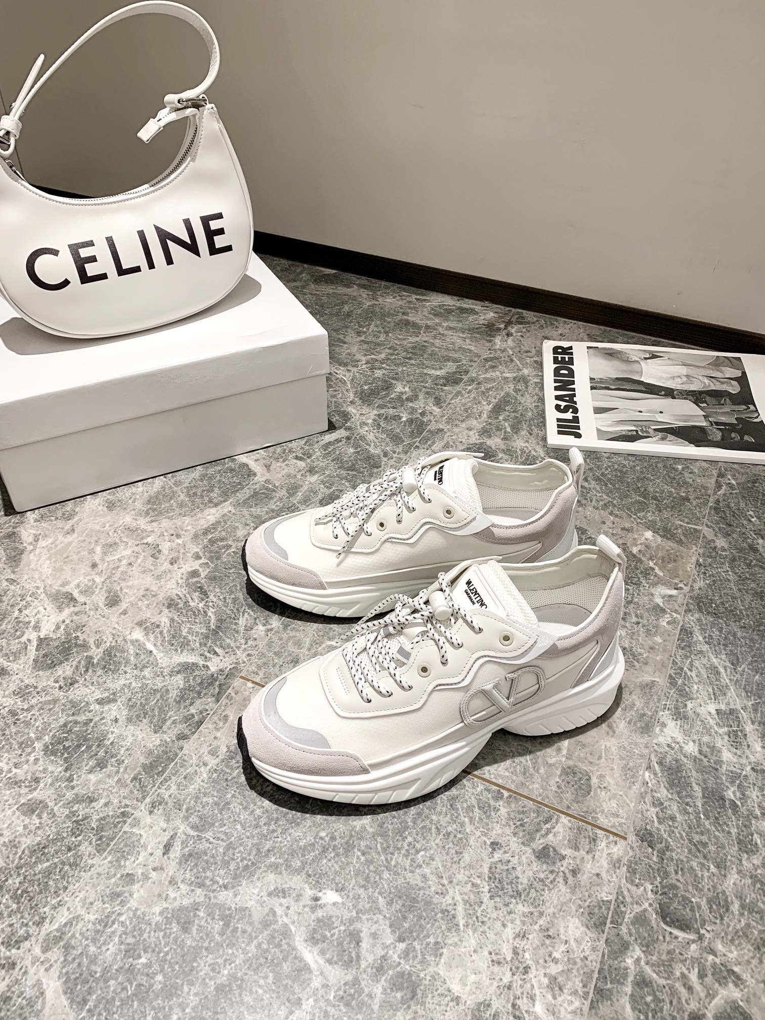 【Valentino】𝟐𝟎𝟐𝟏/𝐒𝐒 𝐧𝐞𝐰 Valentino 2022 ss spring-summer collection of new old man shoes