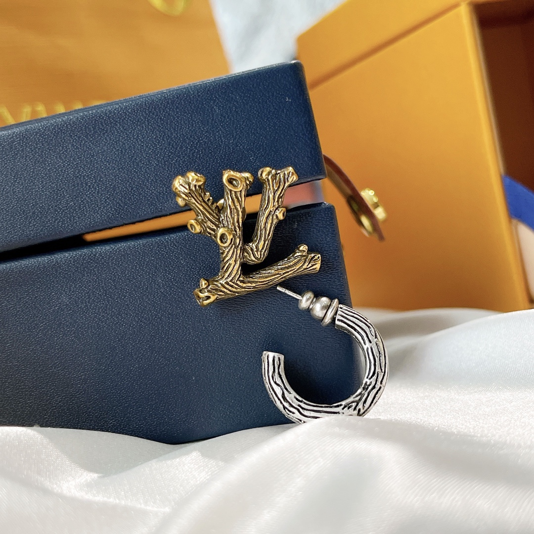 LLouis Vuitton LV Twig monogram stud earrings