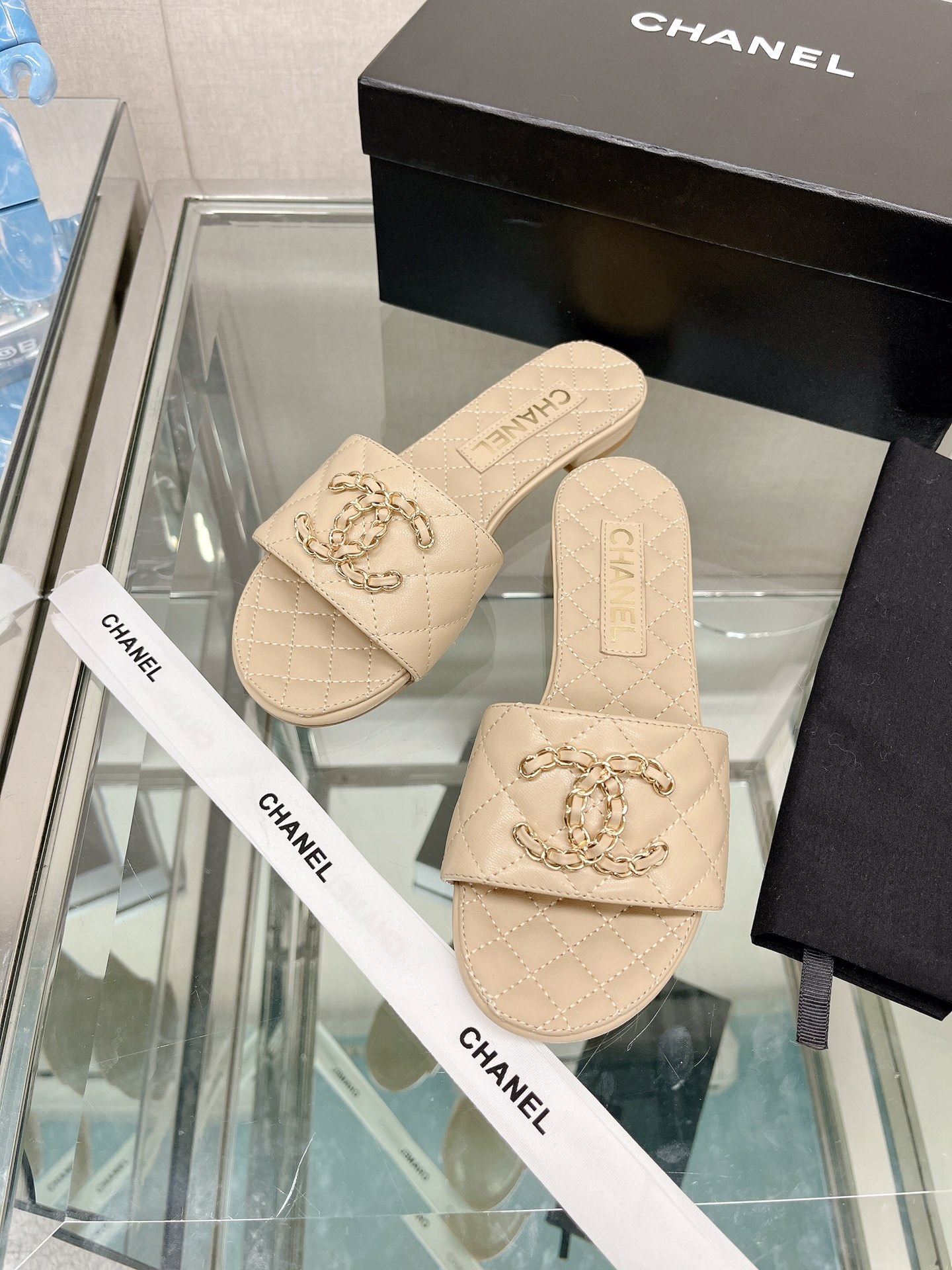 CHANEL 23Ss new diamond check chain double C buckle metal heel slippers sheepskin lining