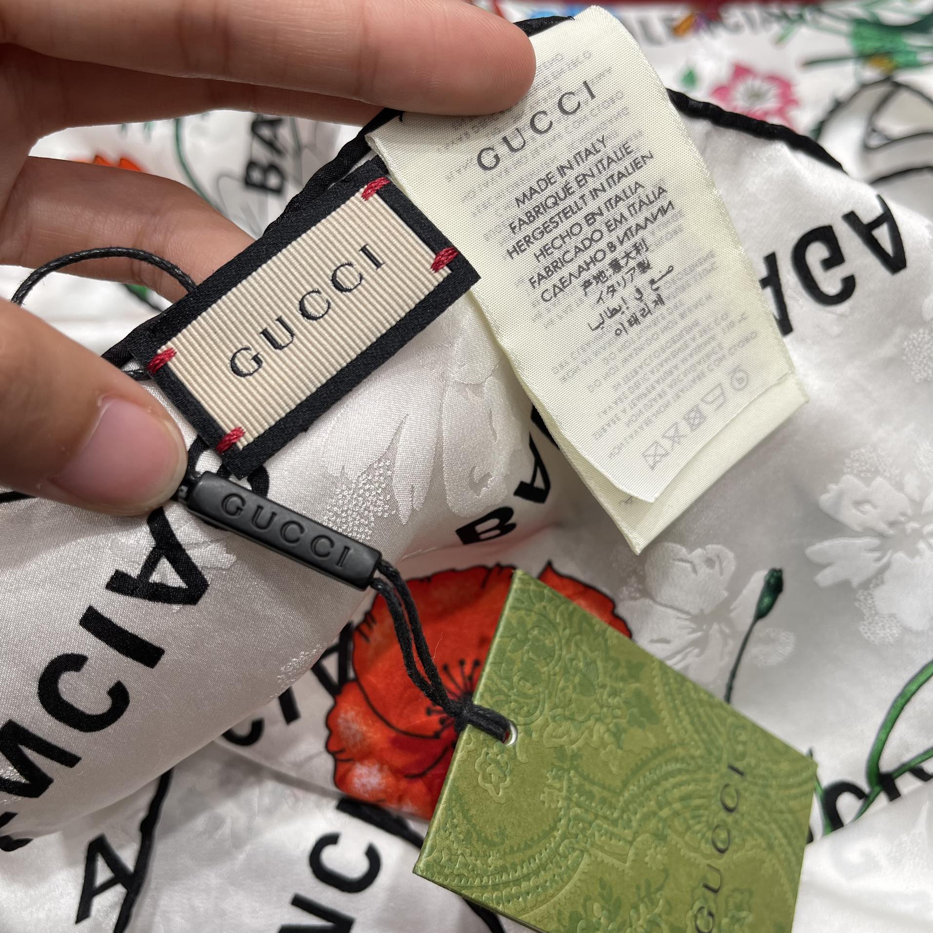 𝐆𝐔𝐂𝐂𝐈 𝐗 𝐁𝐀𝐋𝐄𝐍𝐂𝐈𝐀𝐆𝐀 joint model Balenciaga twill twill with floral pattern on ivory white background 100% mulberry silk