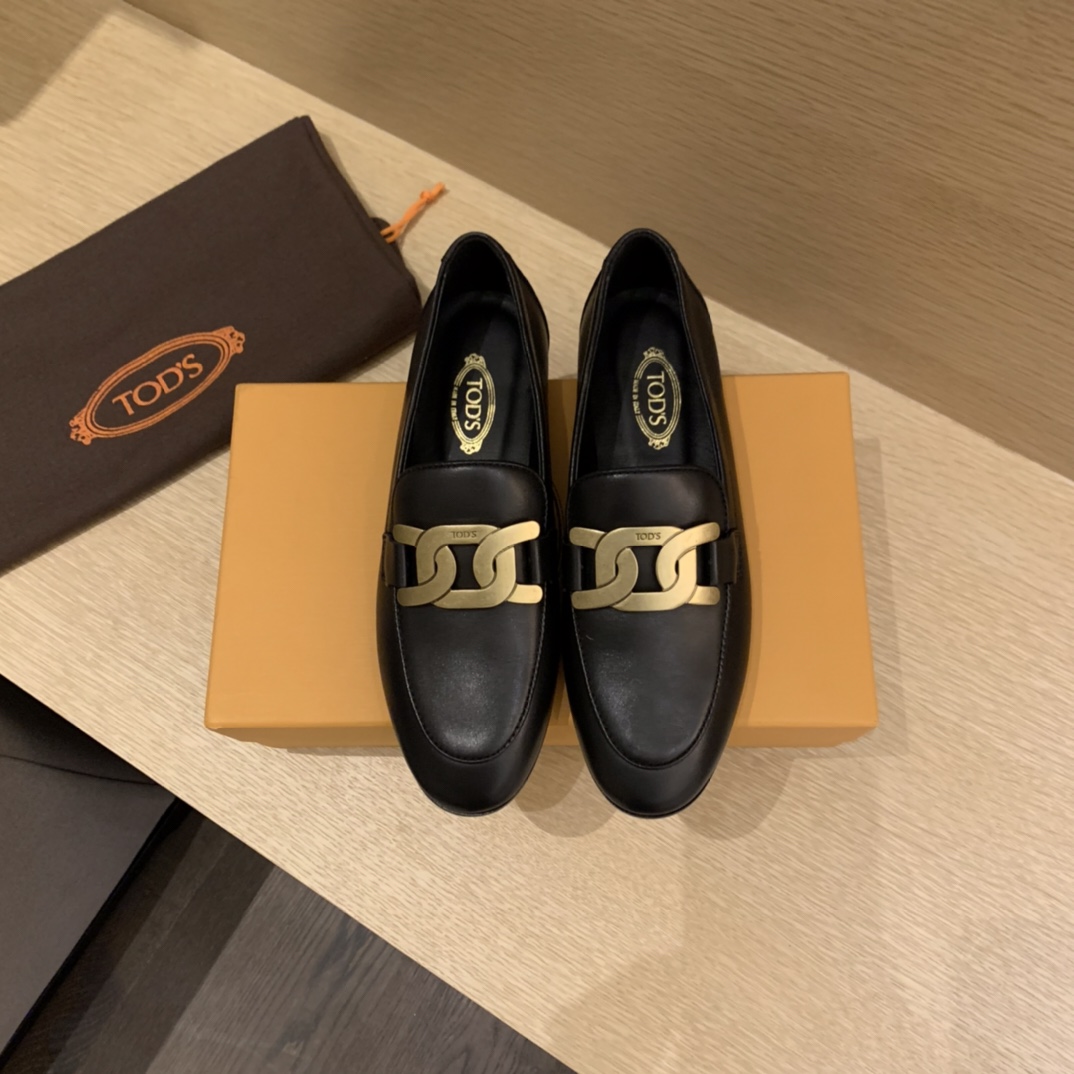 TODS | 𝟐𝟎𝟐𝟏/𝐒𝐒 𝐧𝐞𝐰 Gives a more stable feel This design has a bit of a vintage vibe