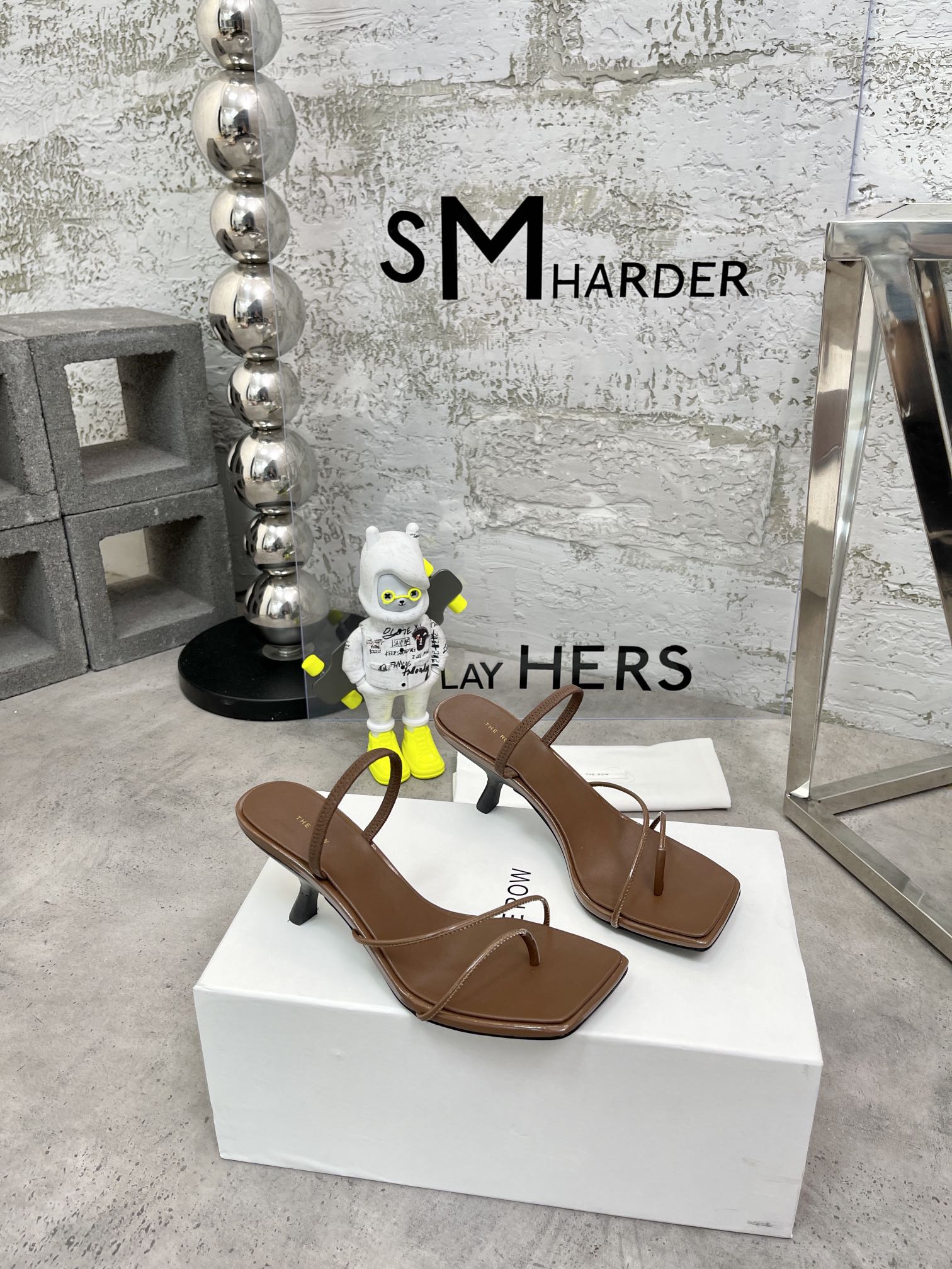 𝐓𝐡𝐞 𝐫𝐨𝐰｜𝟐𝟎𝟐𝟑/𝐒𝐒 𝐧𝐞𝐰 niche tide brand The row 2023 spring and summer new sexy thin strap cat heel sandals
