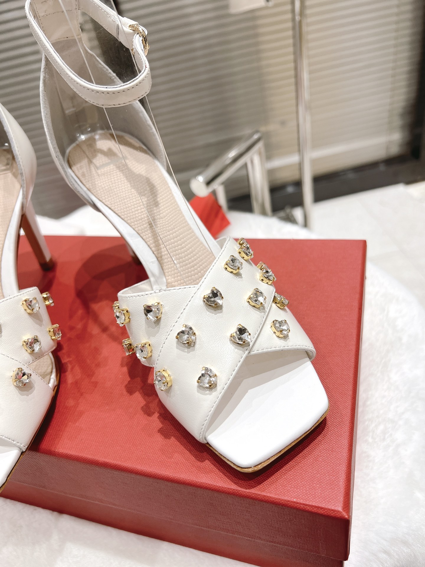 【Valentino】𝟐𝟎𝟐𝟏/𝐒𝐒 𝐧𝐞𝐰  Valentino fabric patent leather lining sheepskin sole cowhide