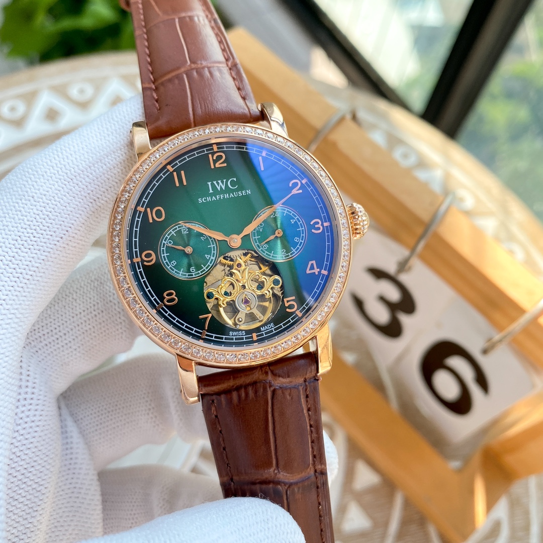 IWC- Fine men's watches Fully automatic mechanical movement, top 316 steel case and strap