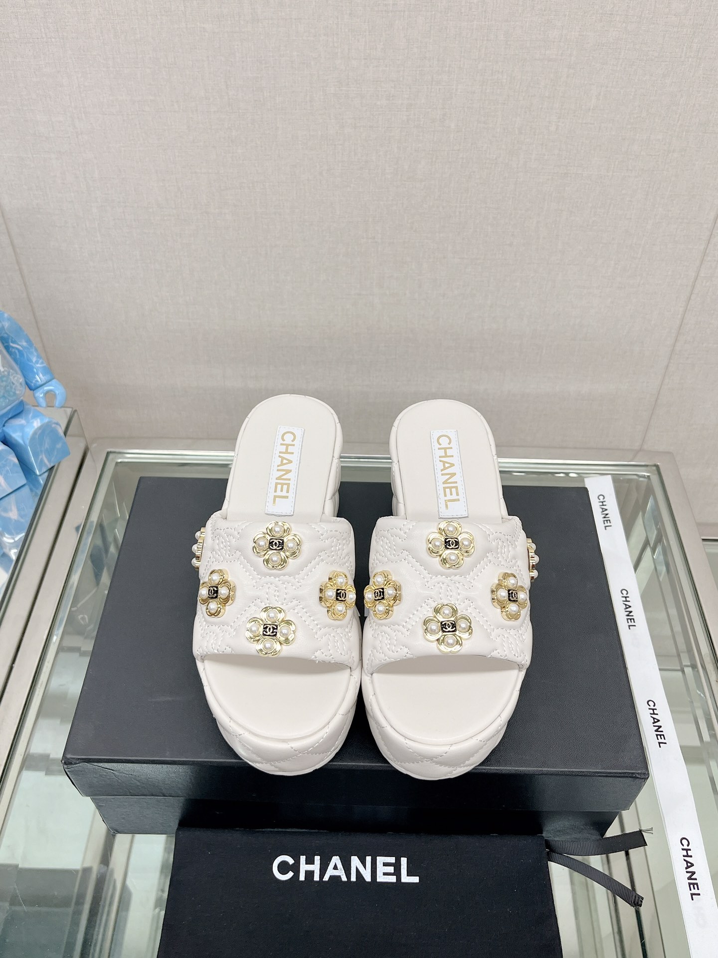 CHANEL water table thick bottom pearl flower slippers original rubber sole