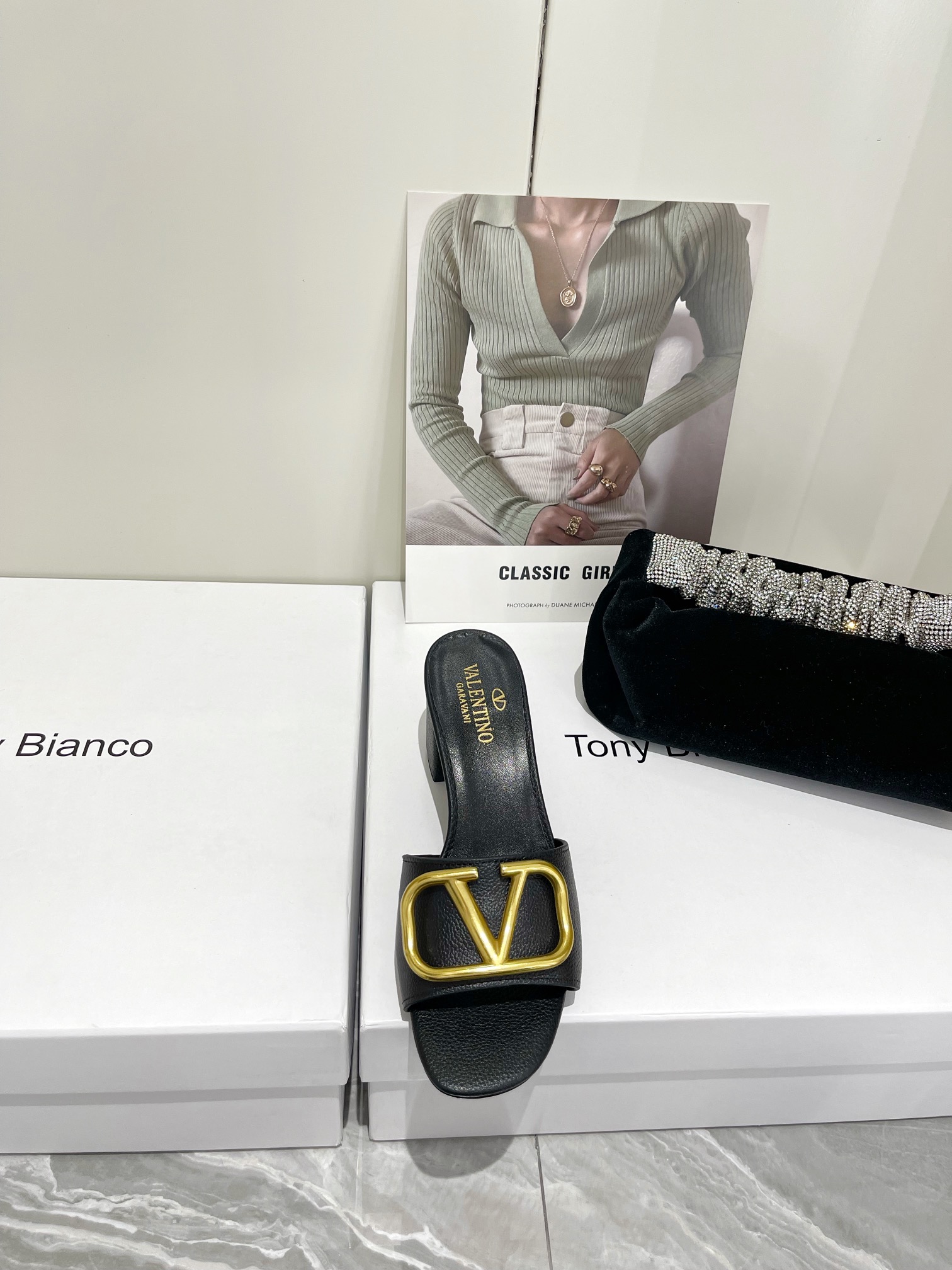 【Valentino】𝟐𝟎𝟐𝟏/𝐒𝐒 𝐧𝐞𝐰  Valentino 2022 / fw spring and summer new women's slippers