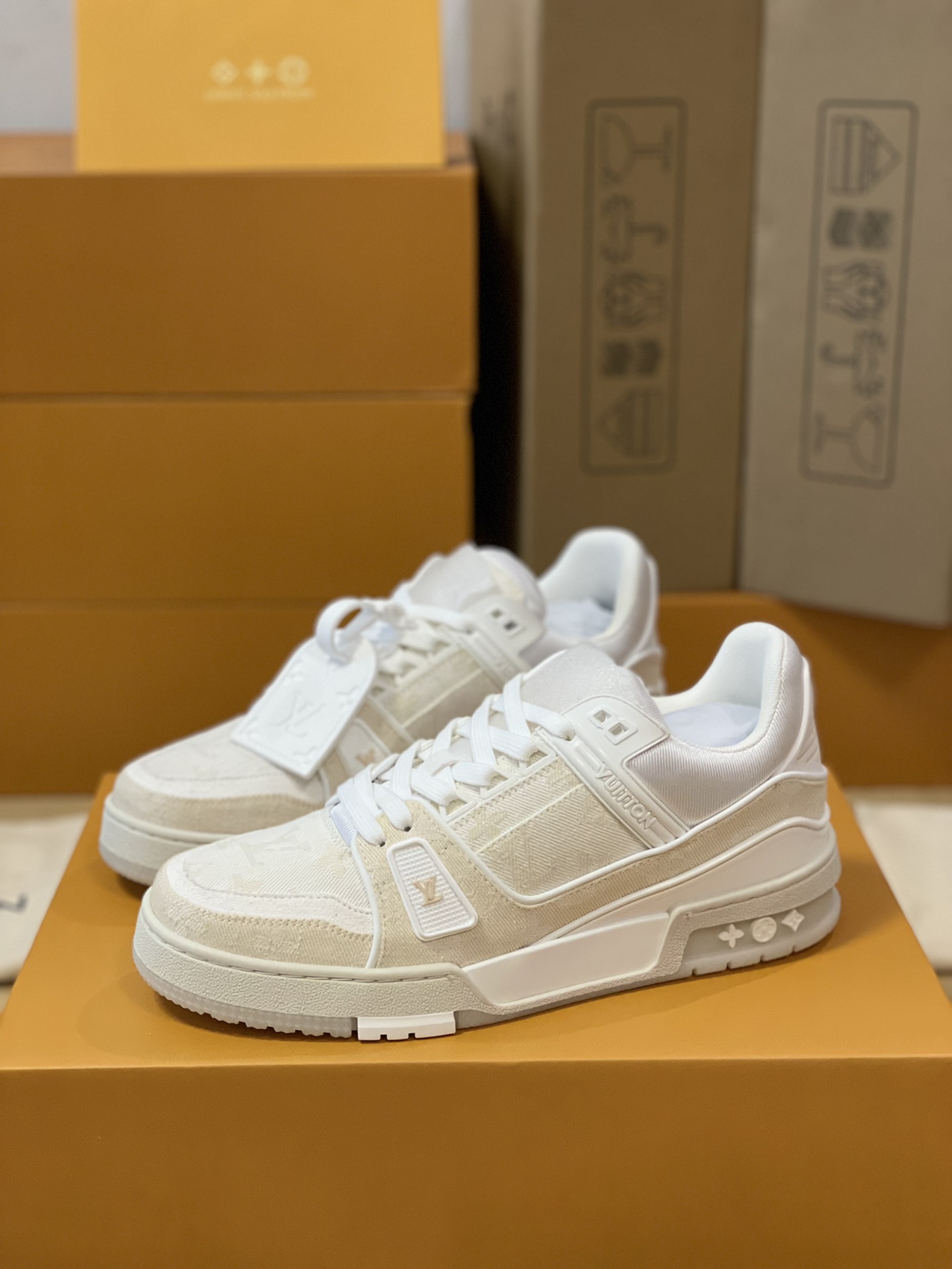 Louis Vuitton  Trainer 情侣款 款号1A8Z4S