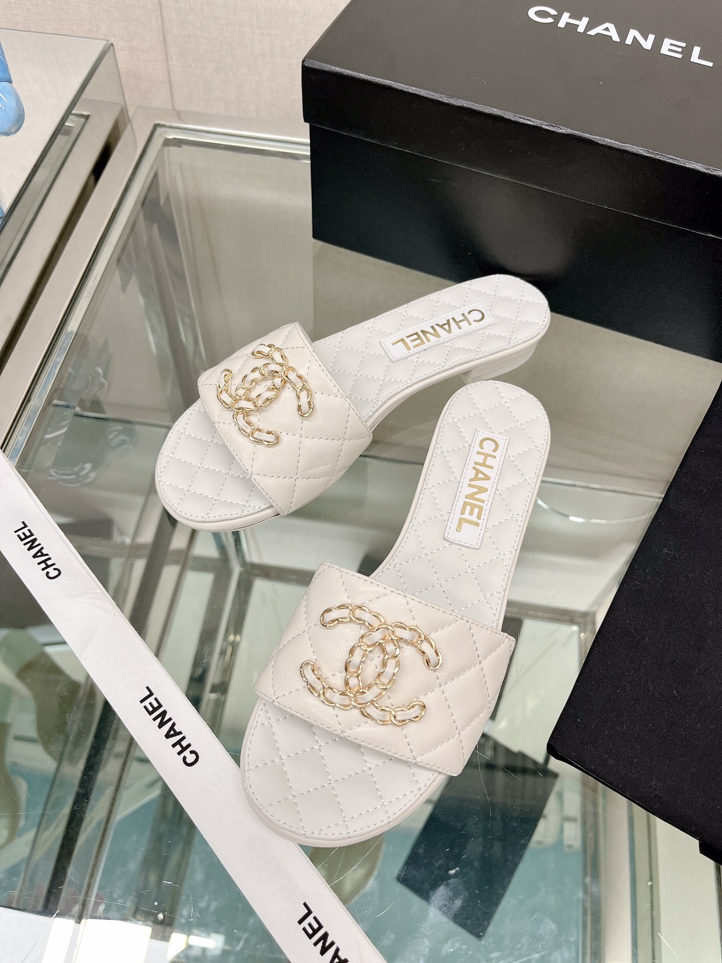 CHANEL 23Ss new diamond check chain double C buckle metal heel slippers sheepskin lining